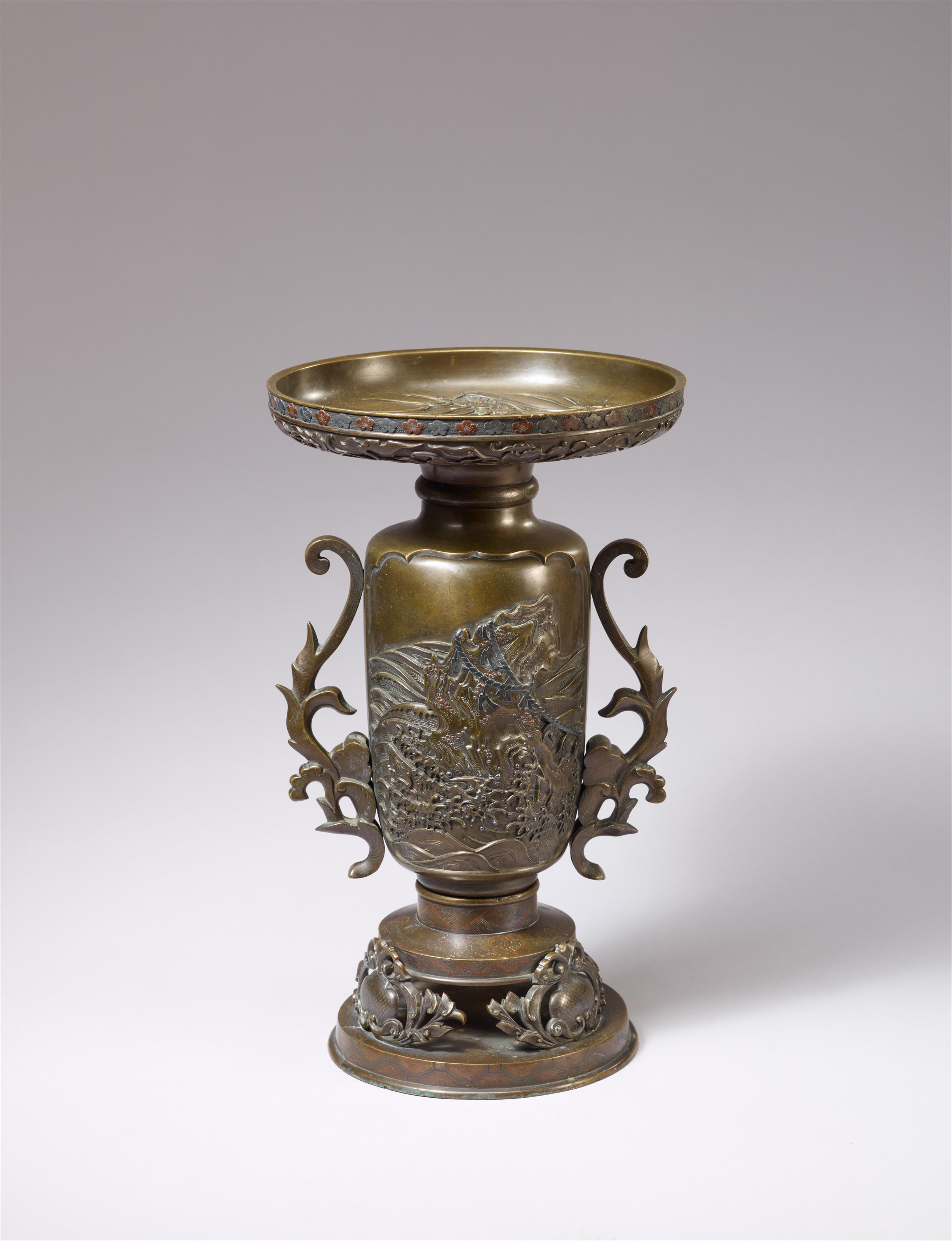 A bronze vase. Late 19th century - image-2