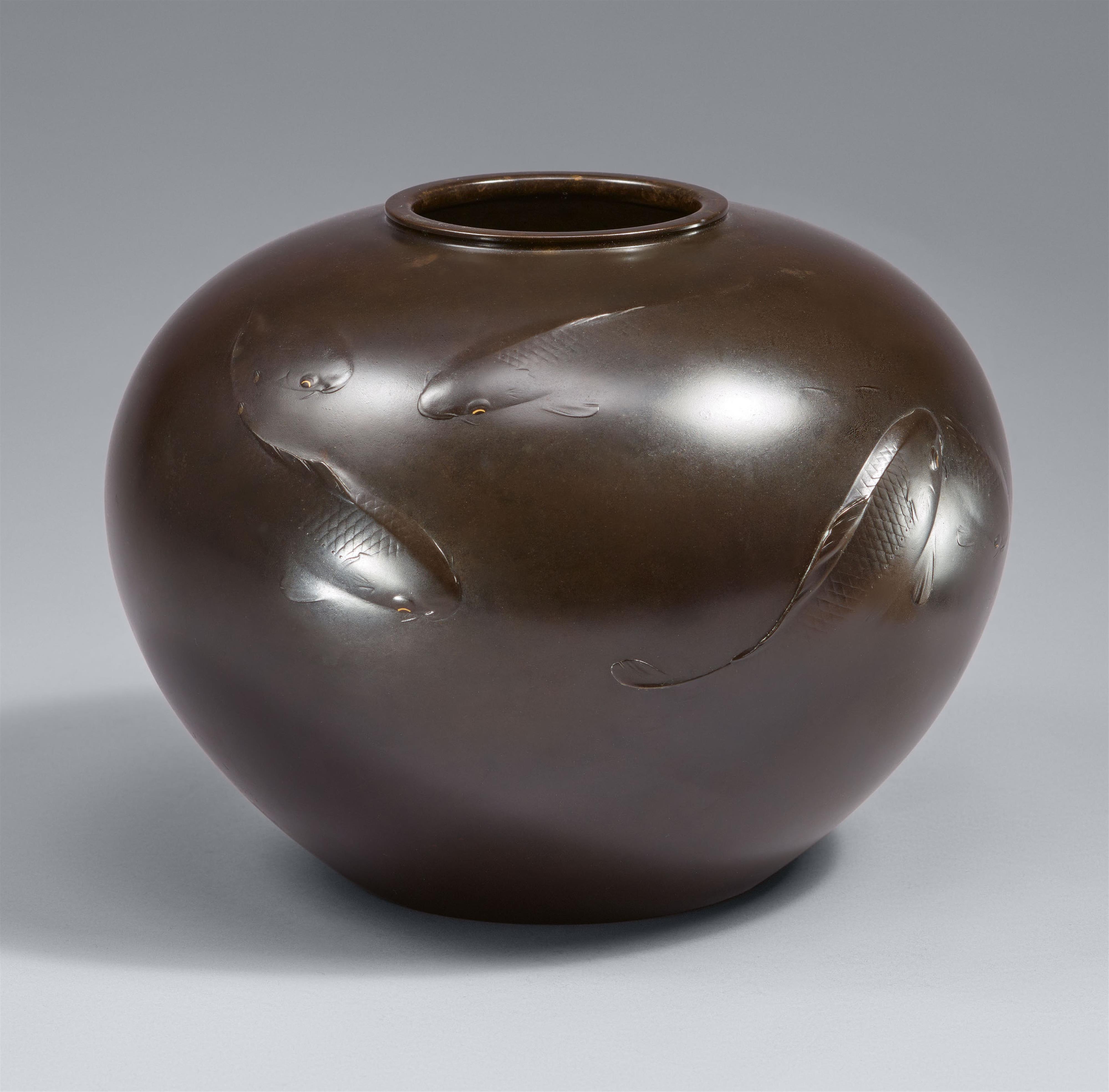 A bronze vase. Early 20th century - image-1