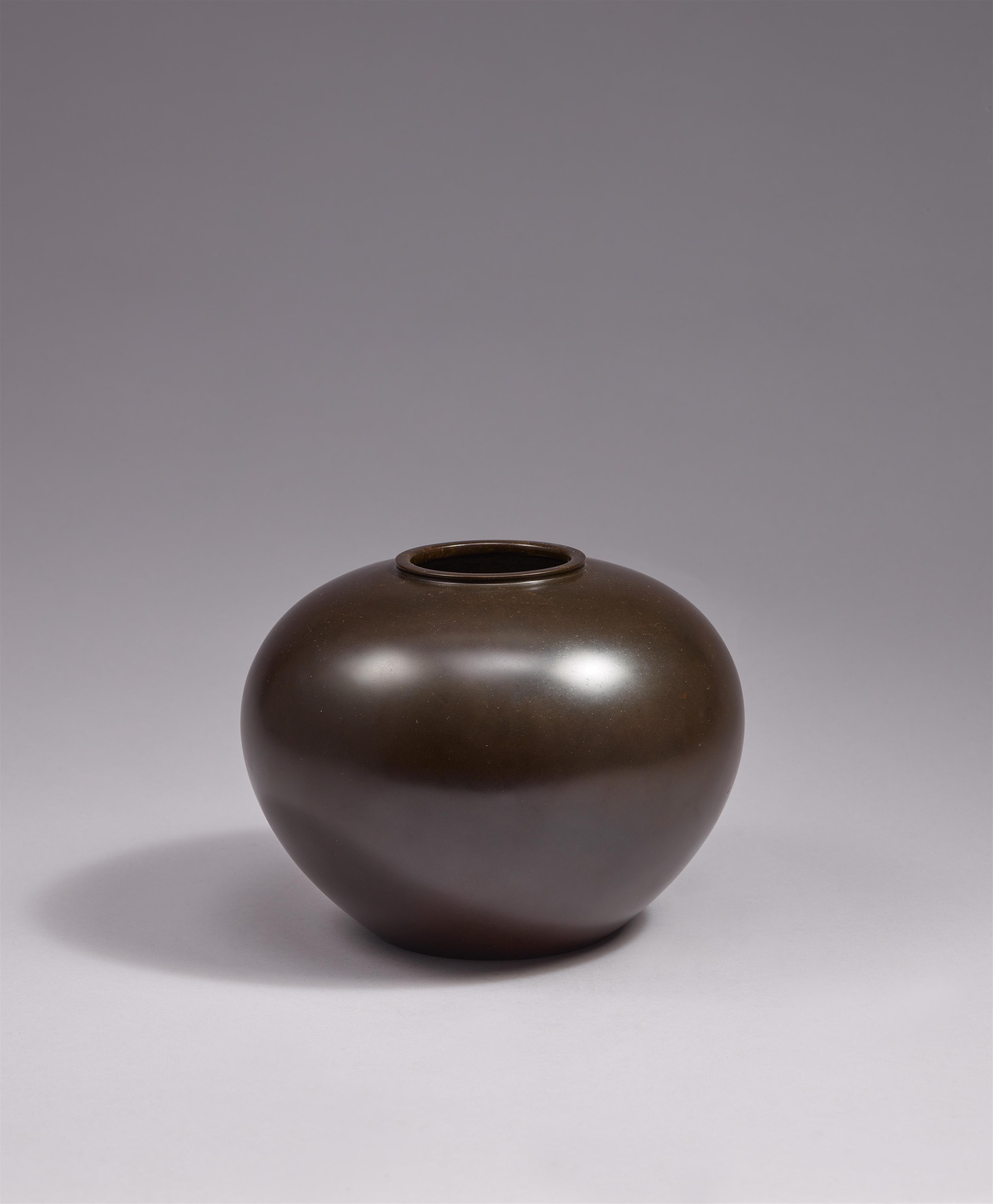 Vase. Bronze. Frühes 20. Jh. - image-2