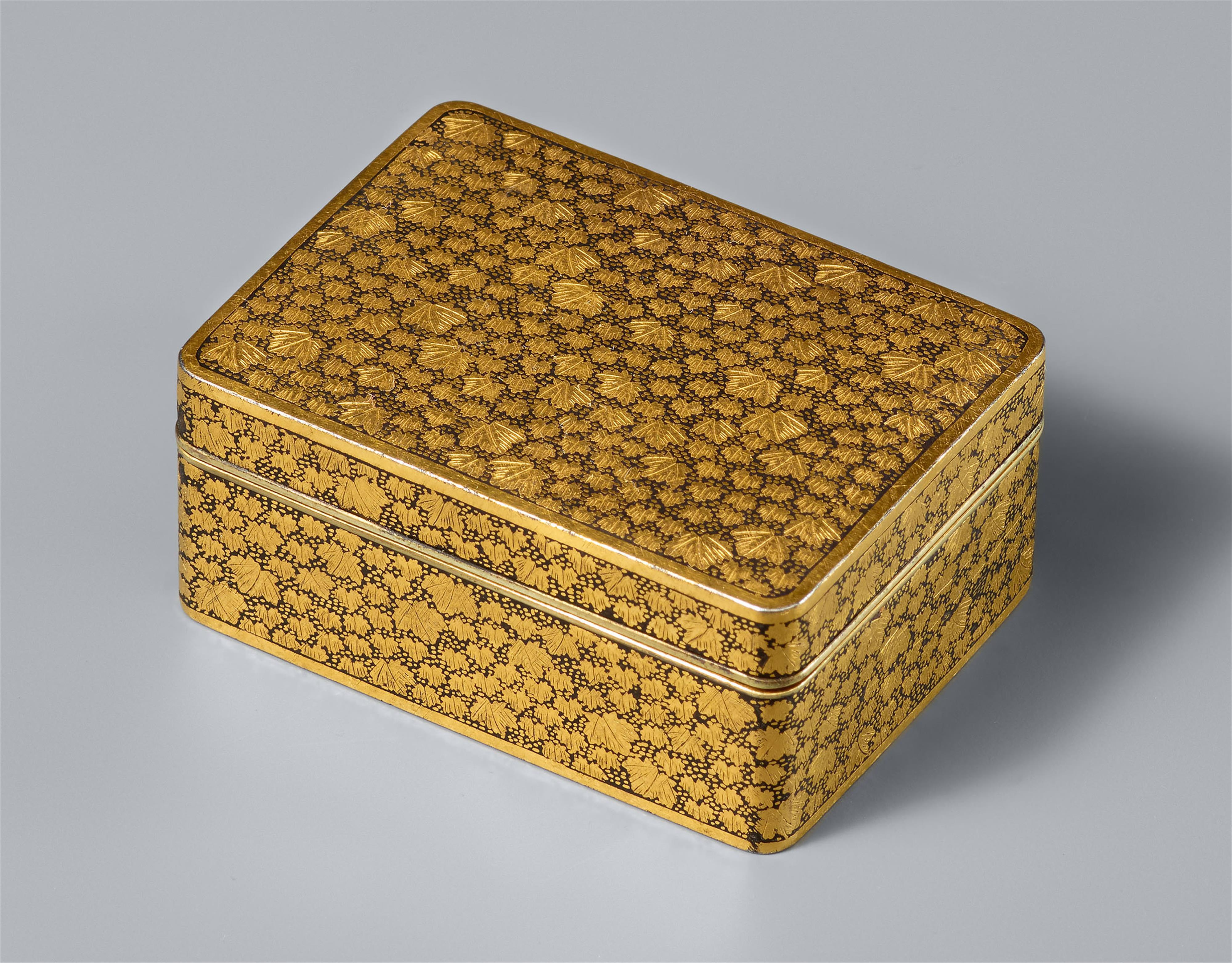 A small Komai-style iron box. Late 19th century - image-1