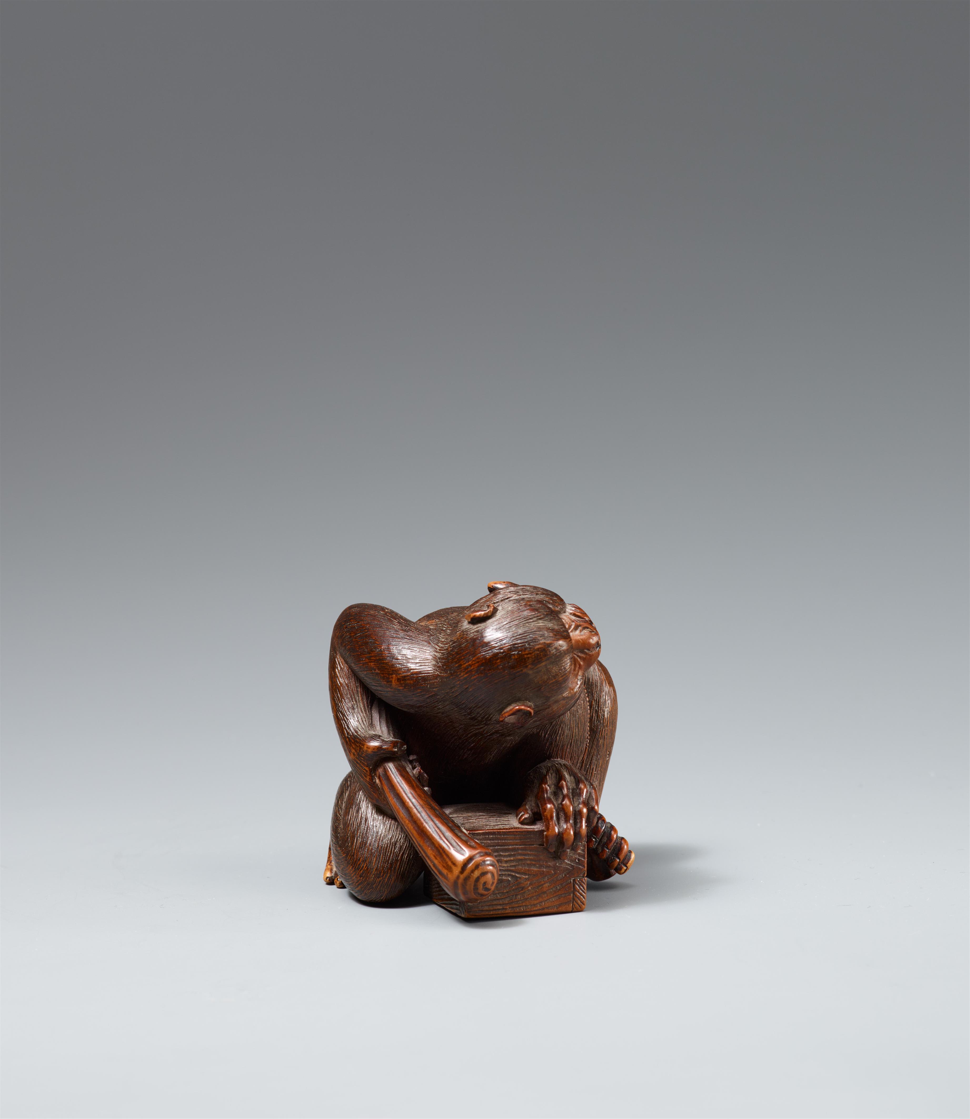 A boxwood okimono of a shouting monkey parodying a luckless rat catcher. Mid-19th century - image-5
