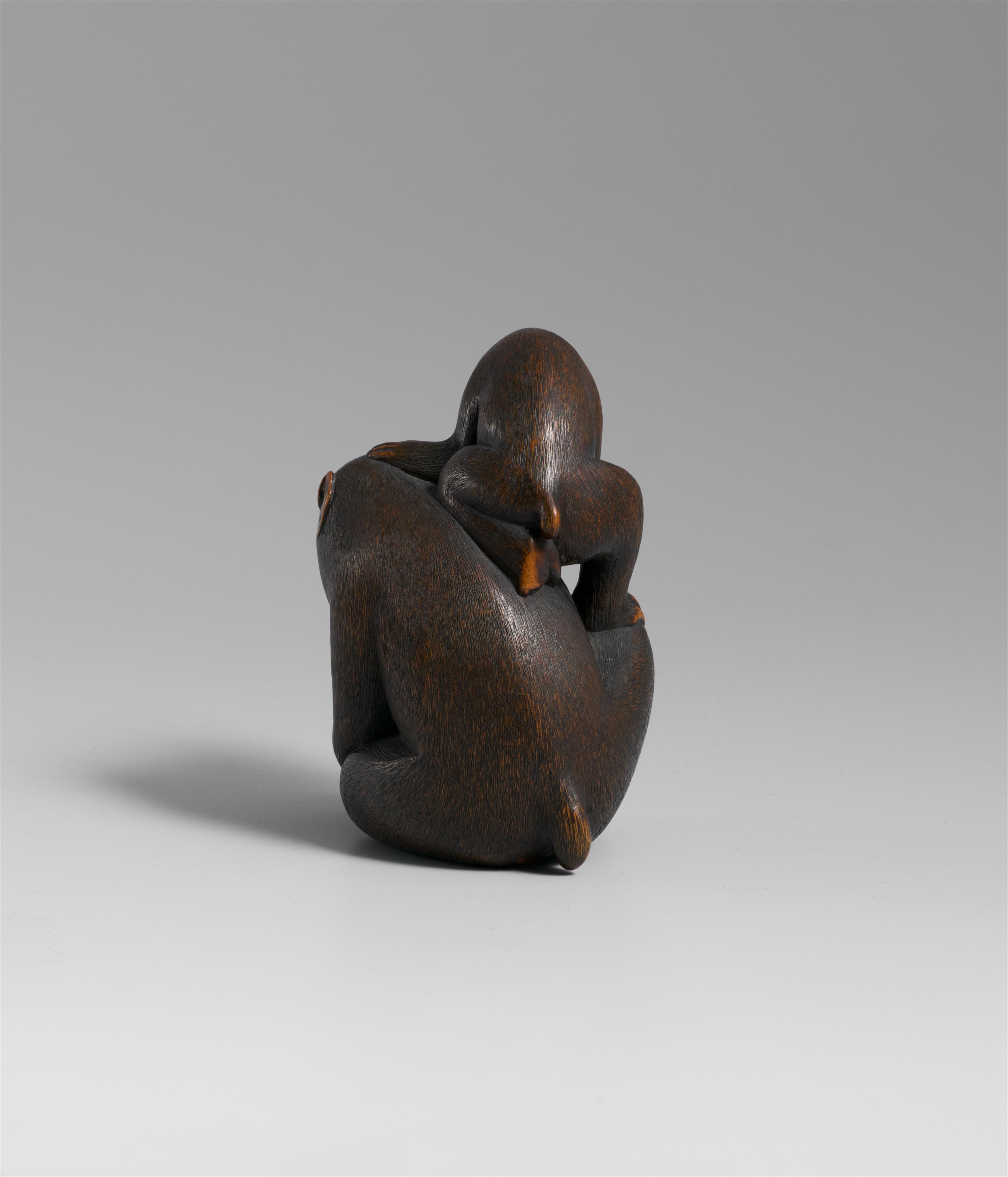 A boxwood okimono of two monkeys. Second half 19th century - image-2