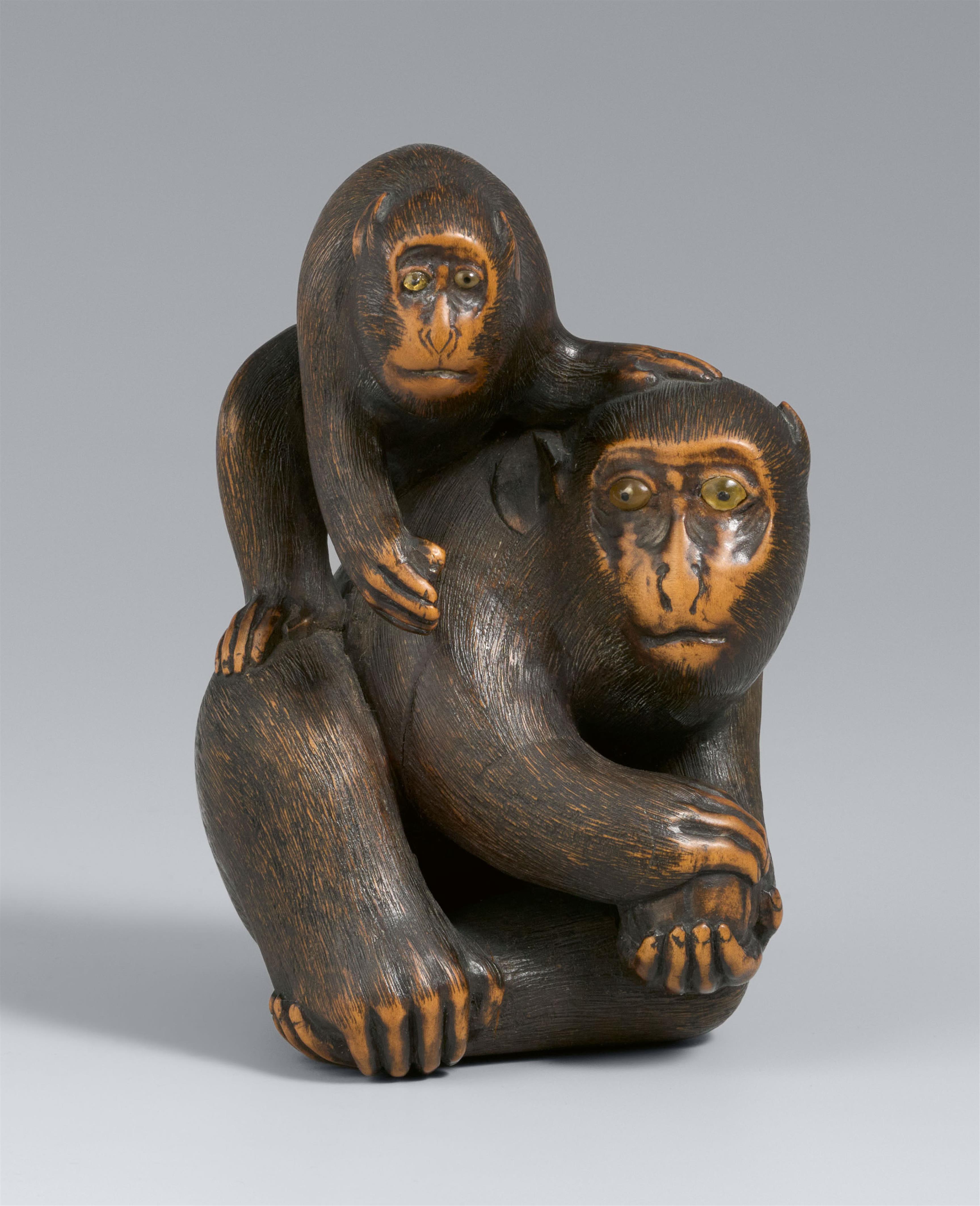 A boxwood okimono of two monkeys. Second half 19th century - image-1