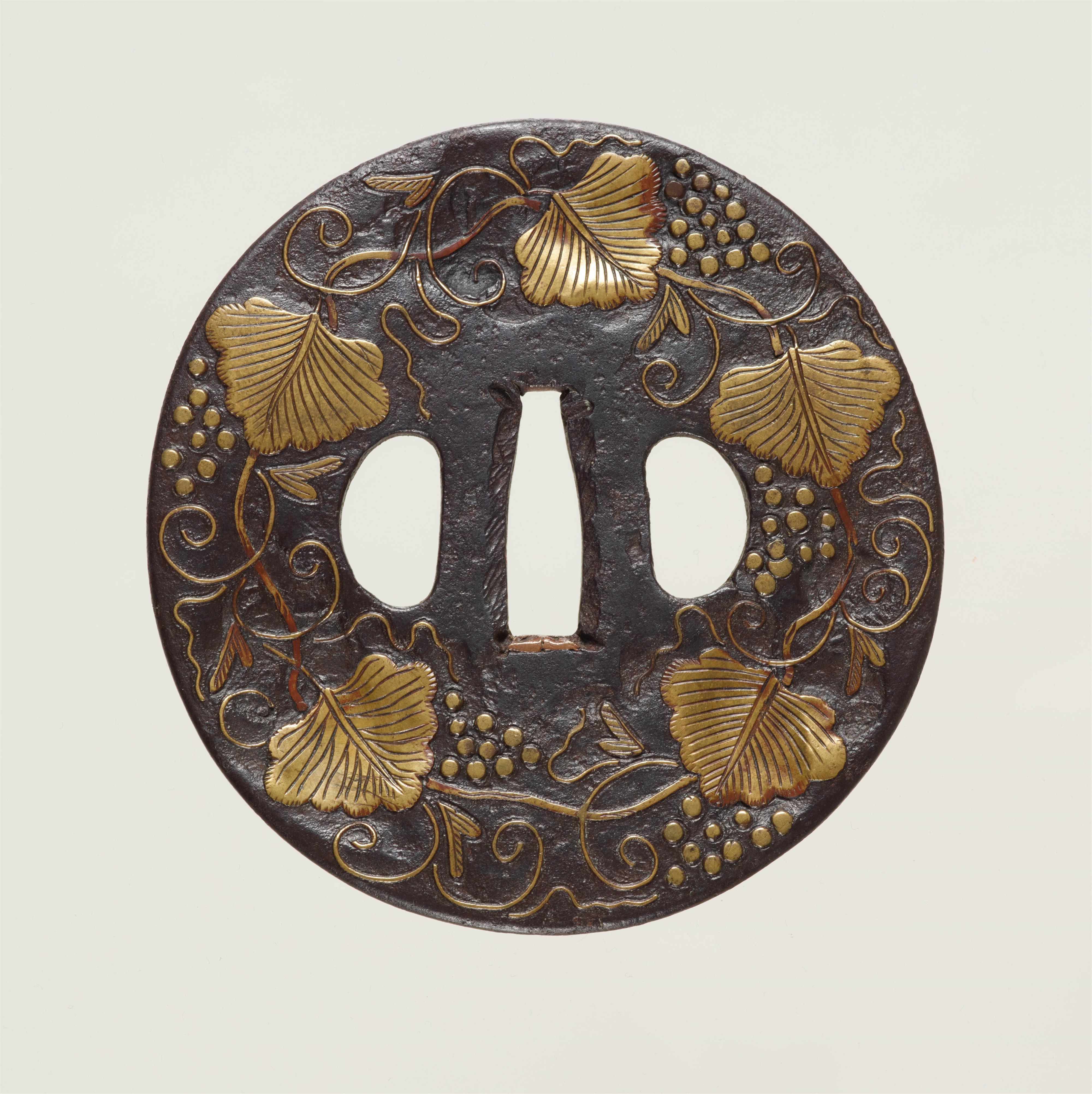 A large iron Onin tsuba. Early Edo period - image-2