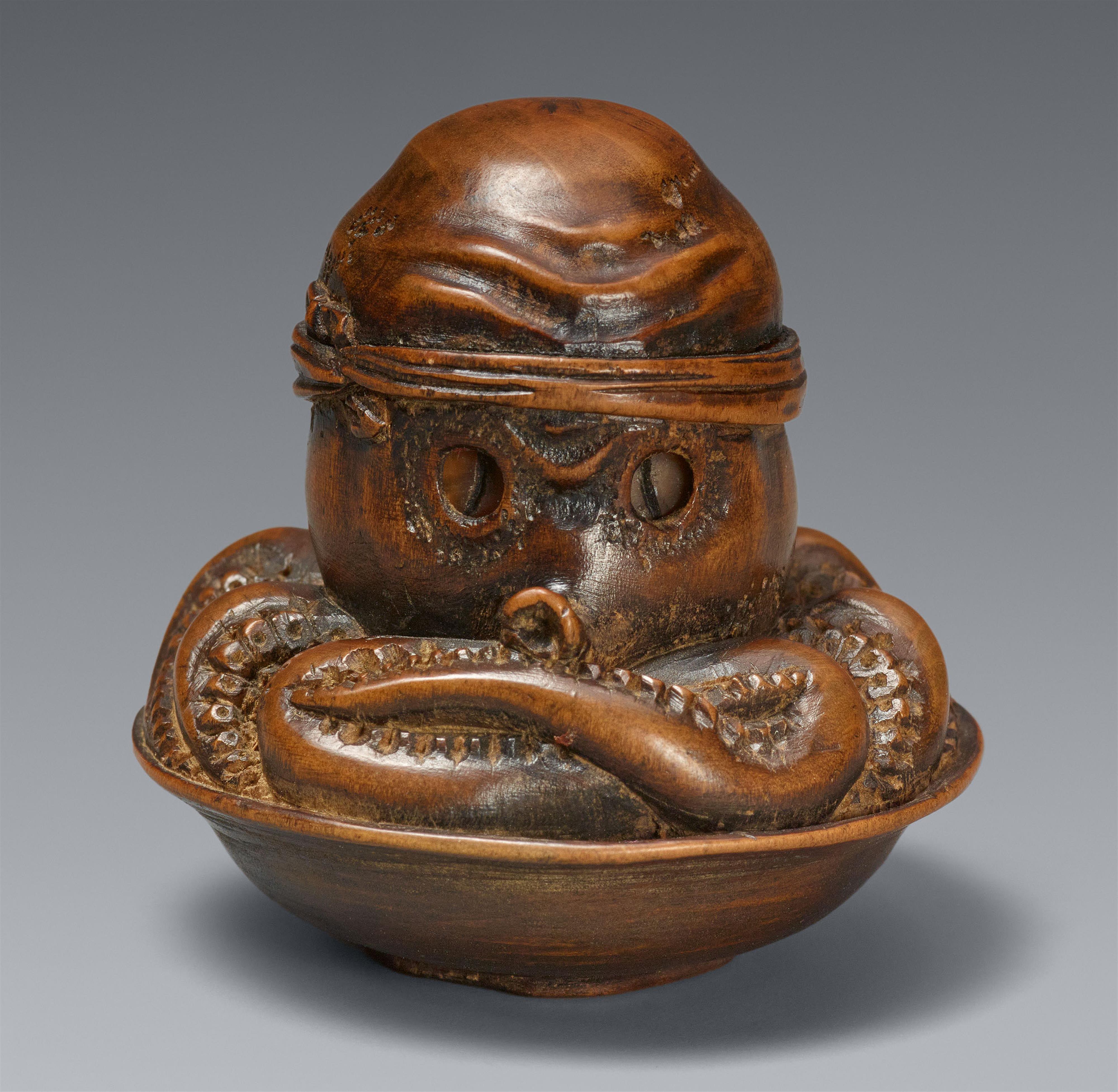 A small boxwood okimono of an octopus in a bowl. 19th century - image-1