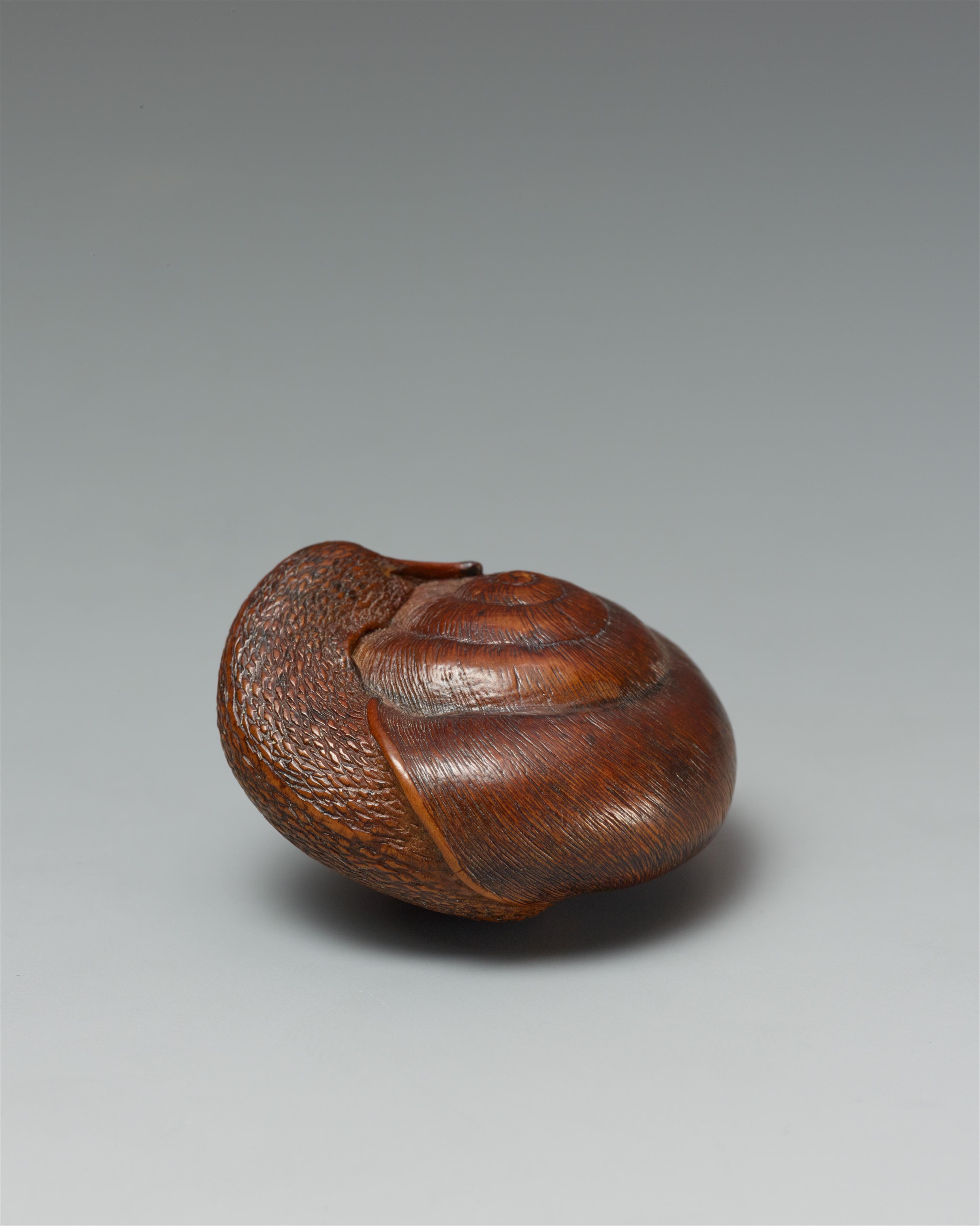 A boxwood netsuke of a snail. Gifu. Mid-19th century - image-3