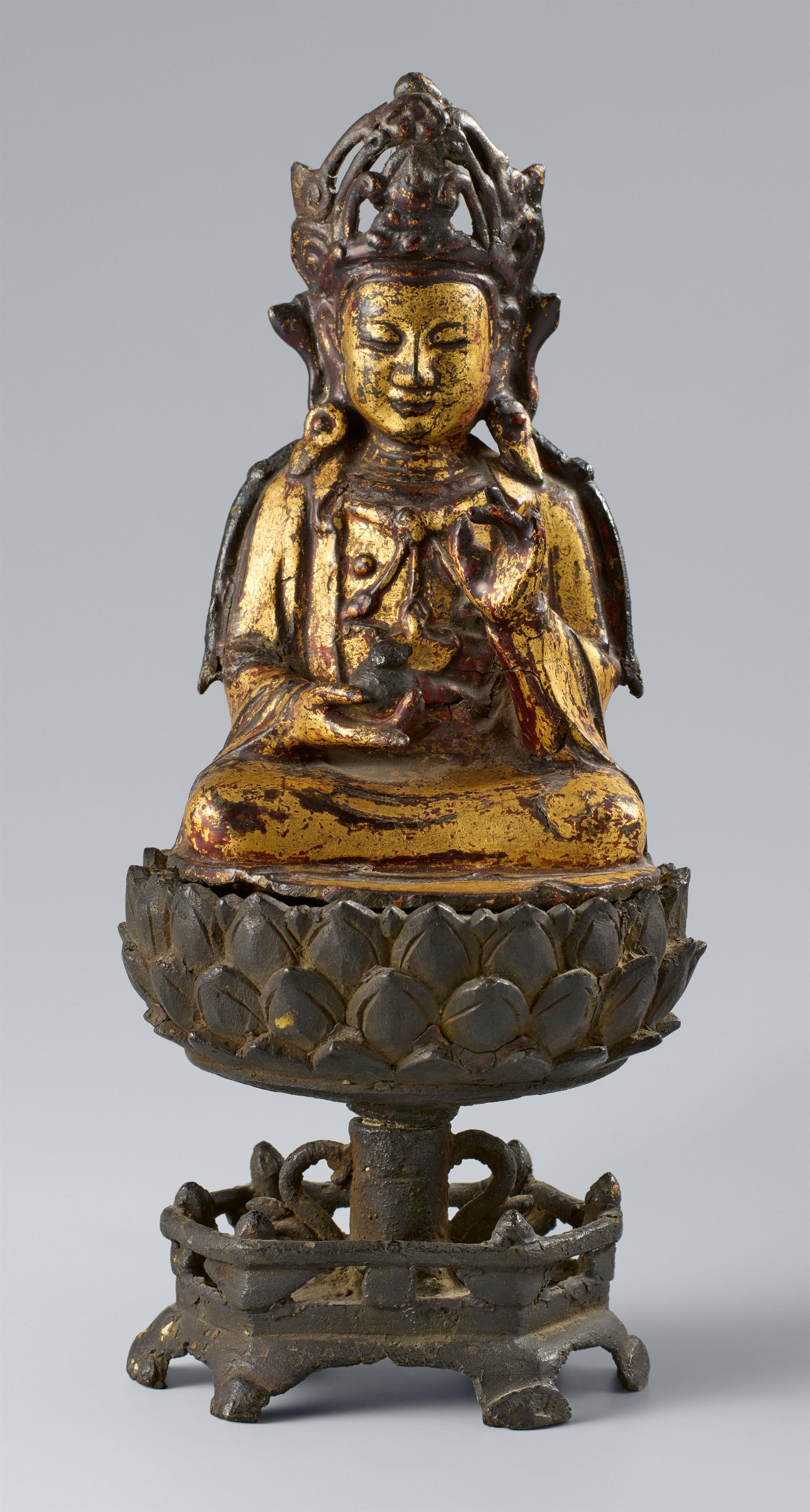 A lacquered and gilt bronze figure of a bodhisattva. 17th/18th century - image-1