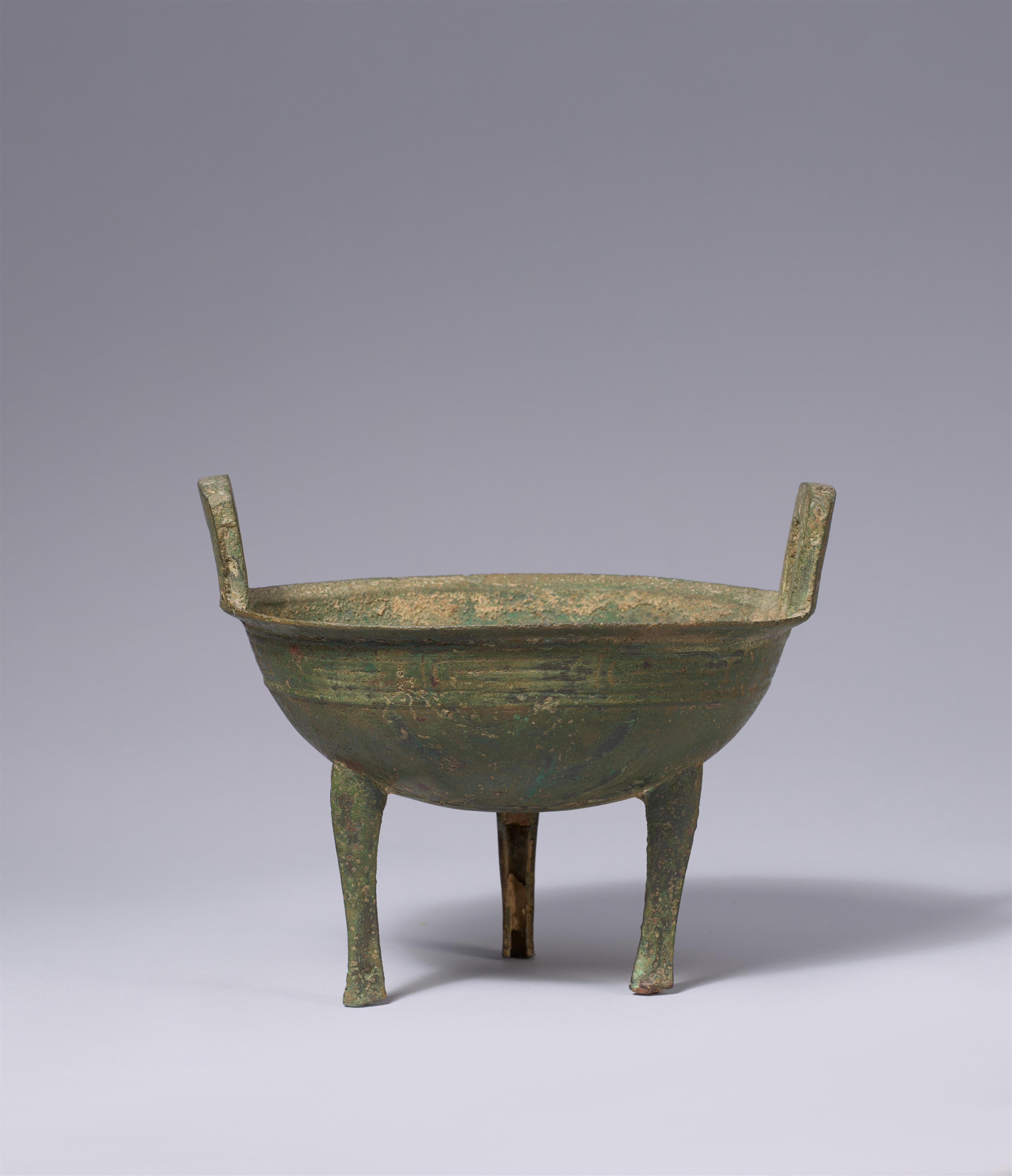 A ting-type bronze vessel, Han dynasty - image-2