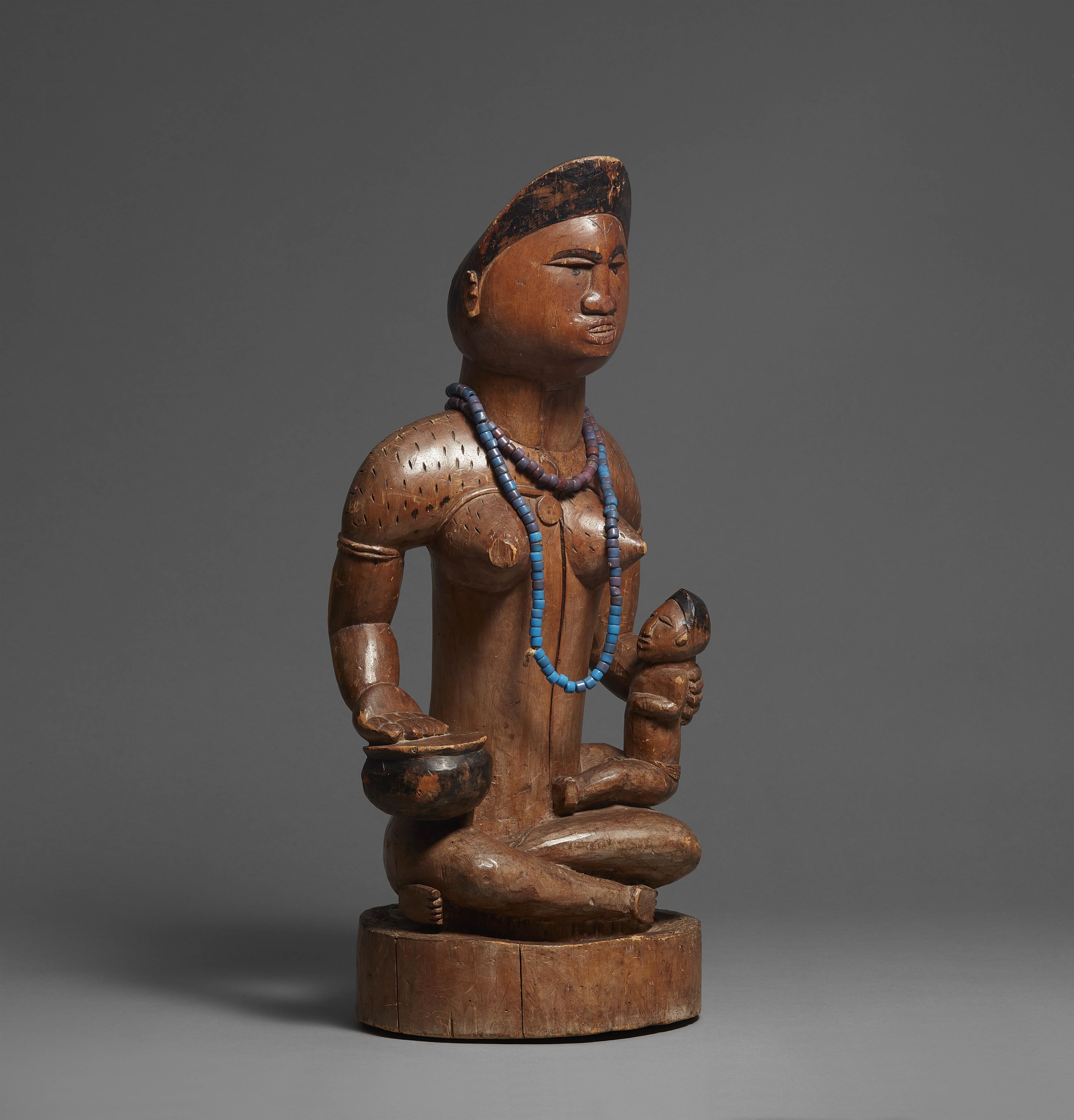 YOMBE MATERNITY FIGURE - image-1