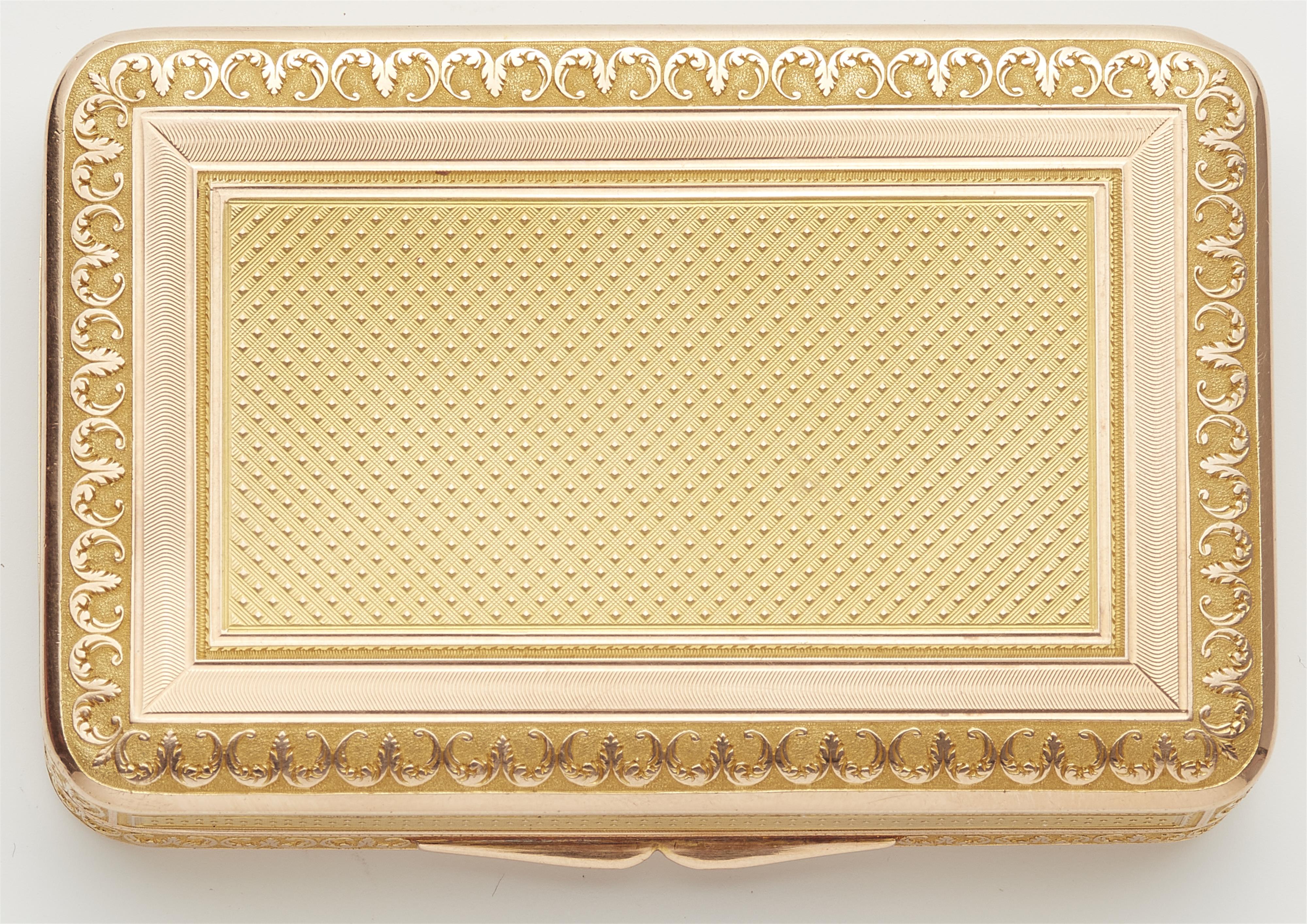 A German neoclassical 14k bicolour gold snuff box. - image-2