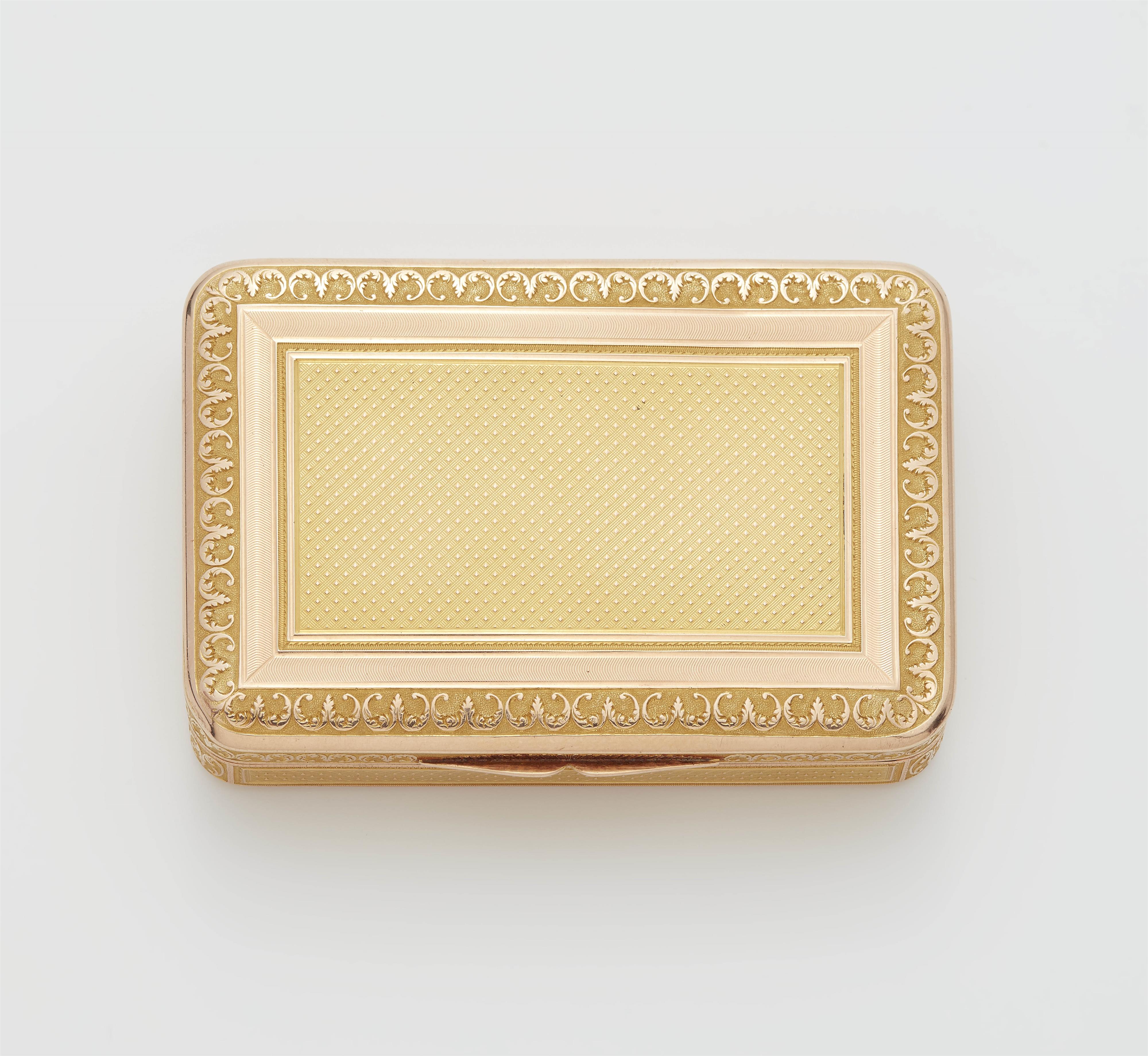 A German neoclassical 14k bicolour gold snuff box. - image-1