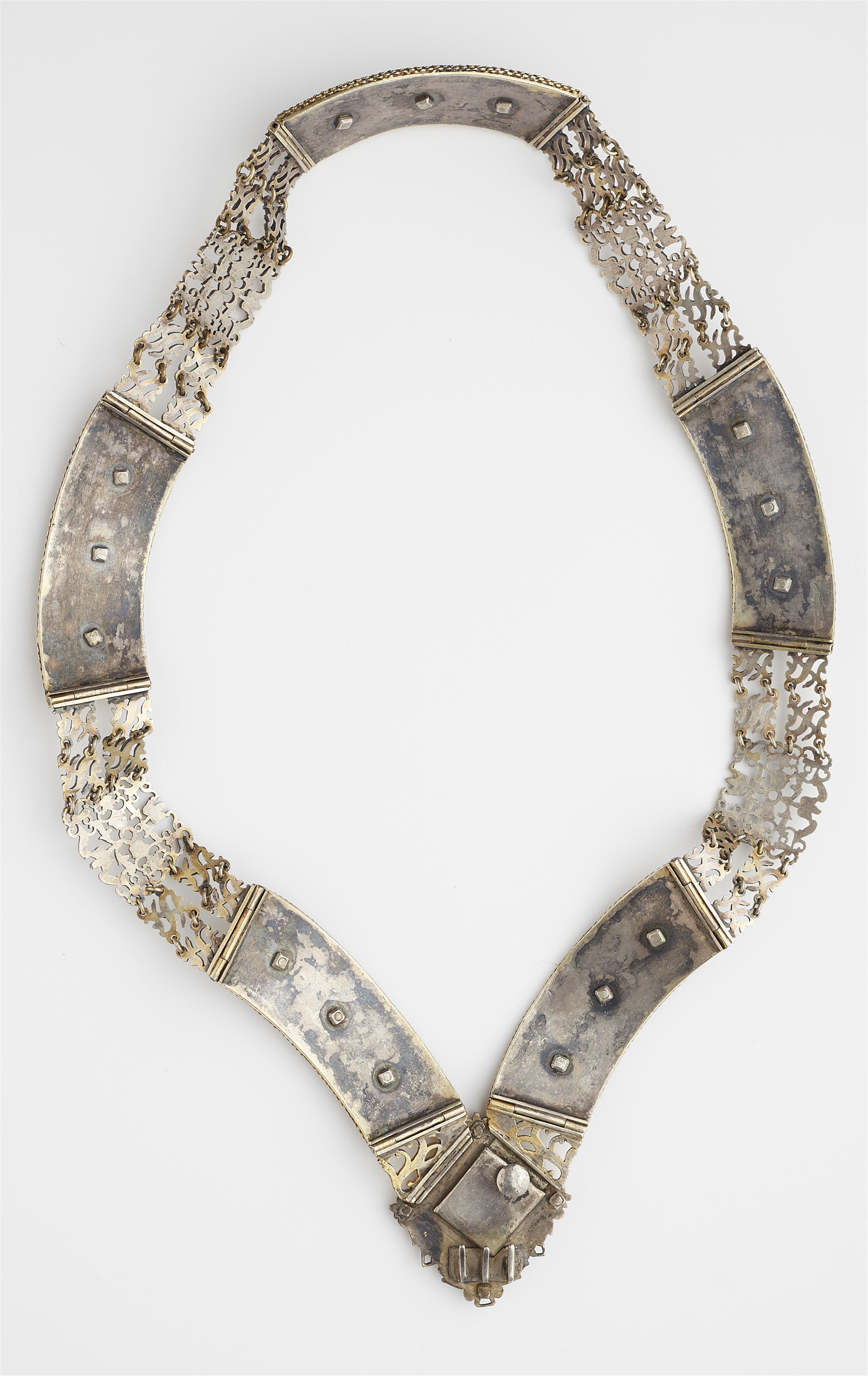 A probably Transsylvanian silver gilt historicist shoulder chain with freshwater pearls. - image-2