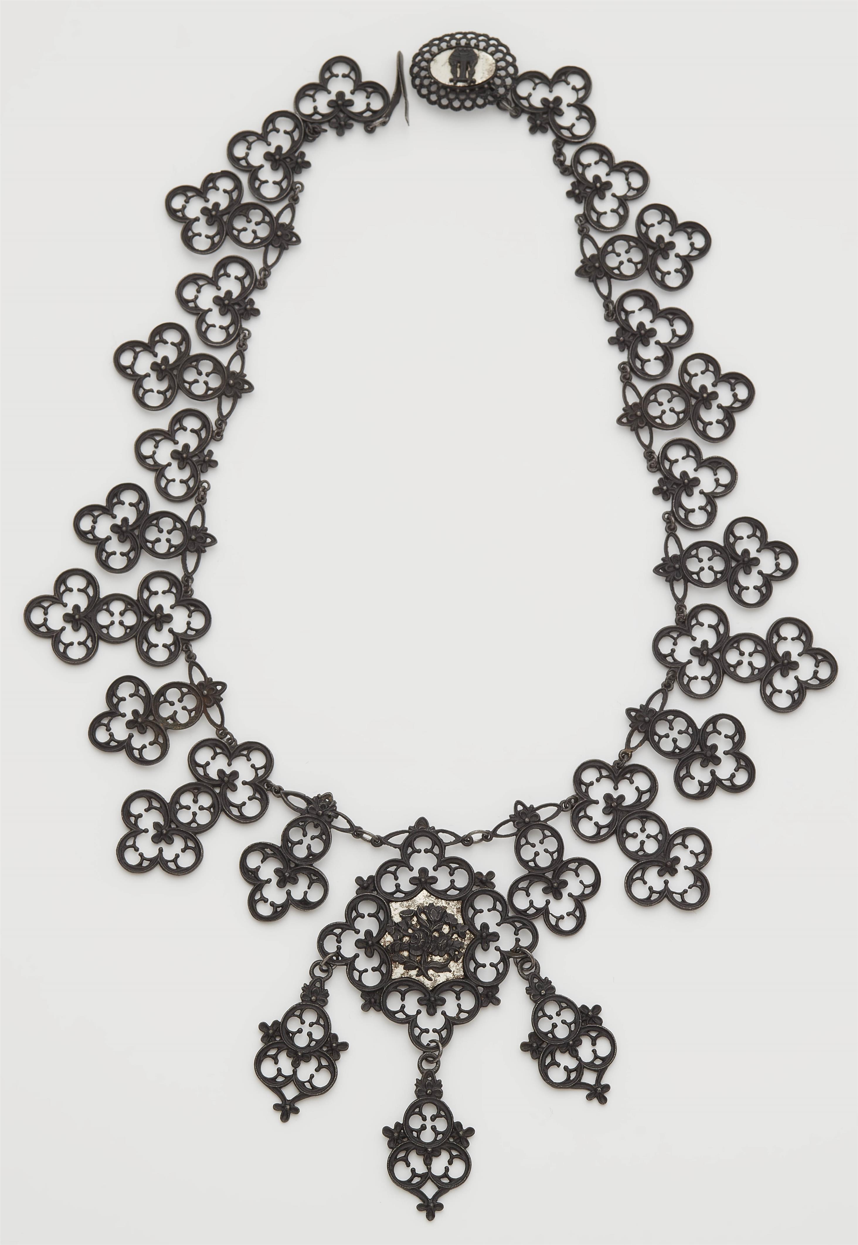 An early neo-gothic Berlin iron and steel necklace with large pendant in the style of Schinkel. - image-1