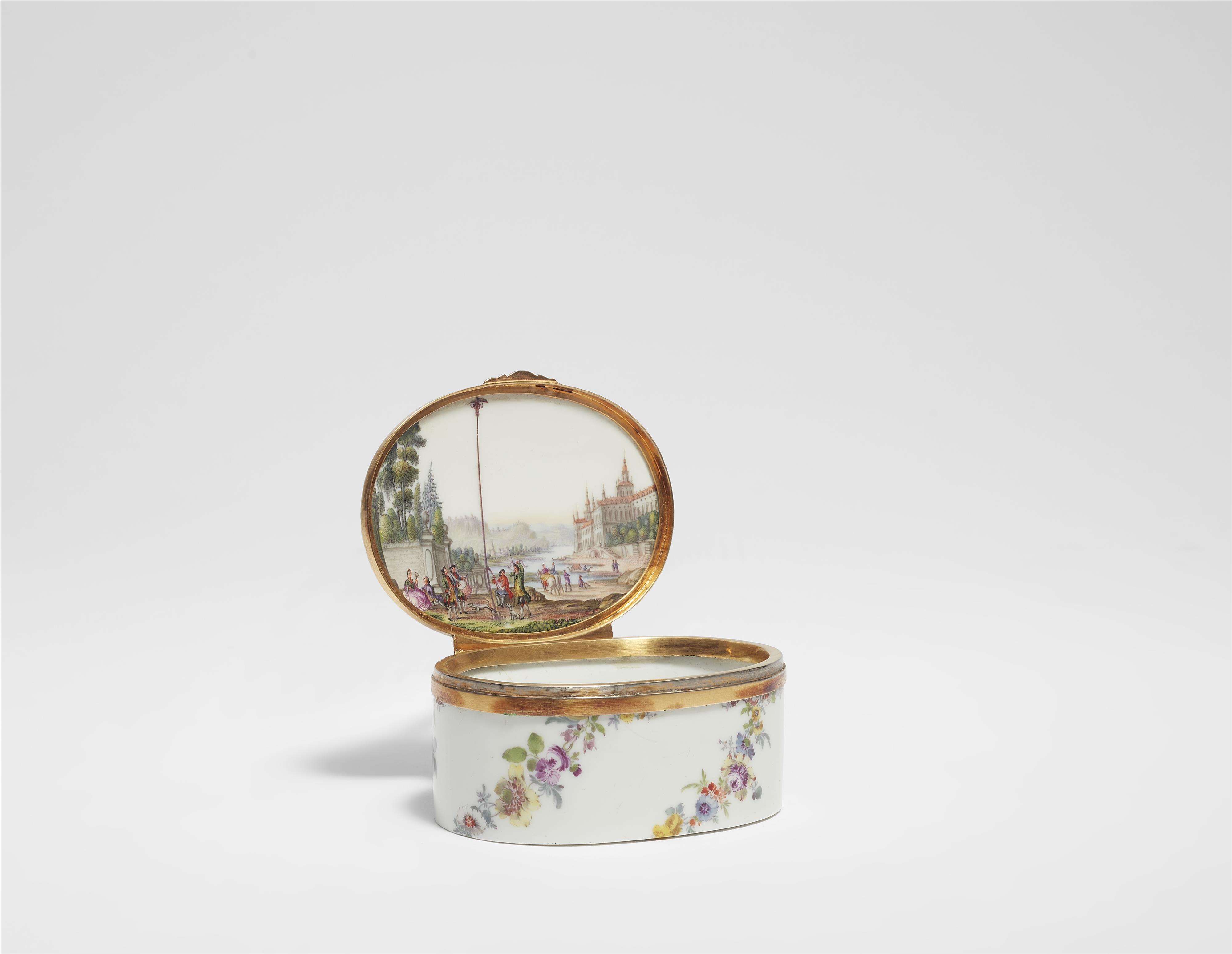 A Meissen porcelain snuff box with flower and landscape motifs - image-3