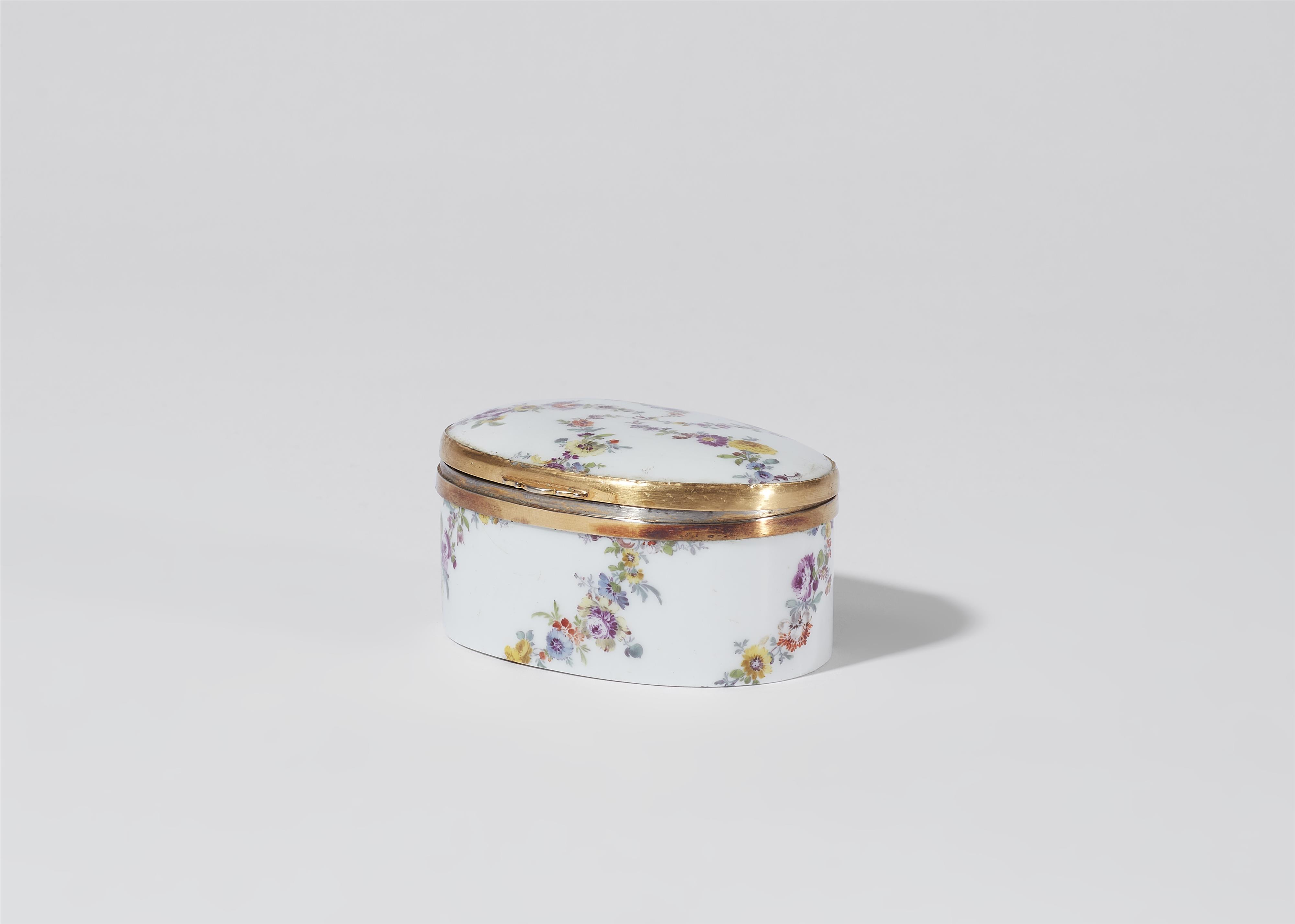 A Meissen porcelain snuff box with flower and landscape motifs - image-4