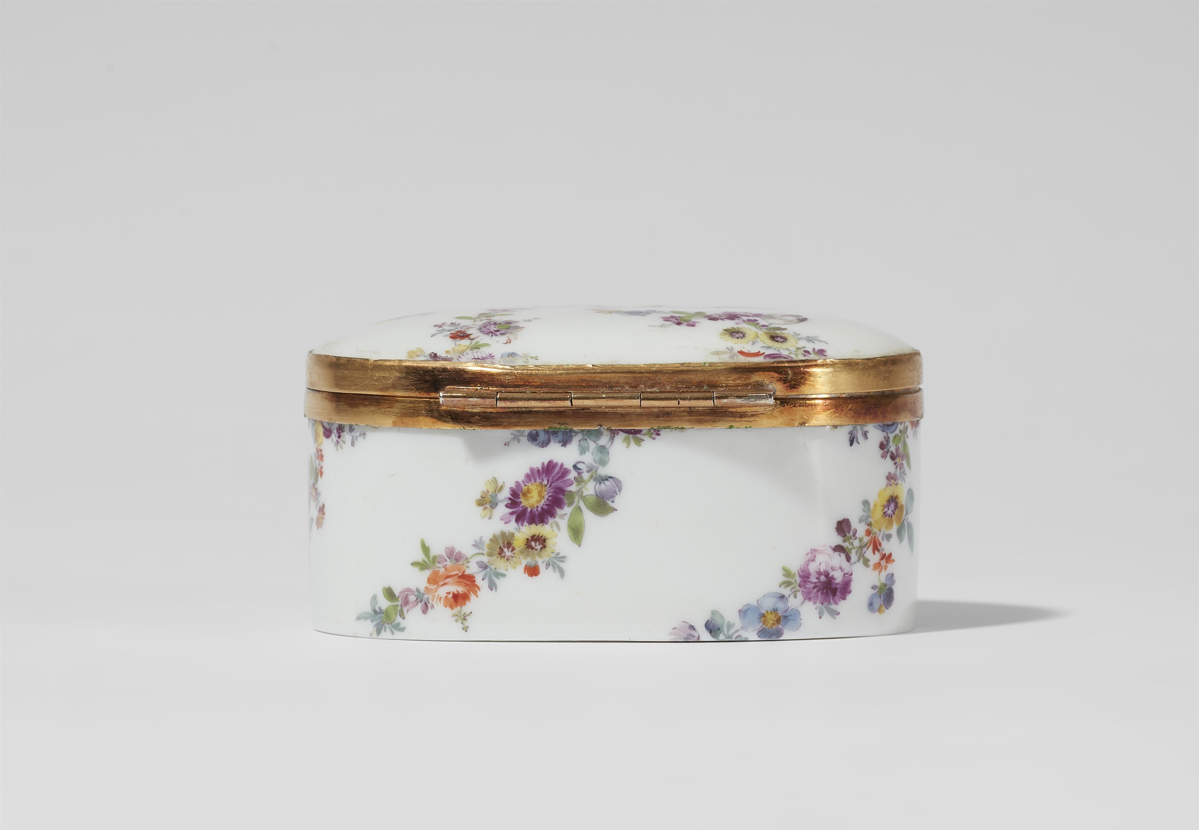 A Meissen porcelain snuff box with flower and landscape motifs - image-7