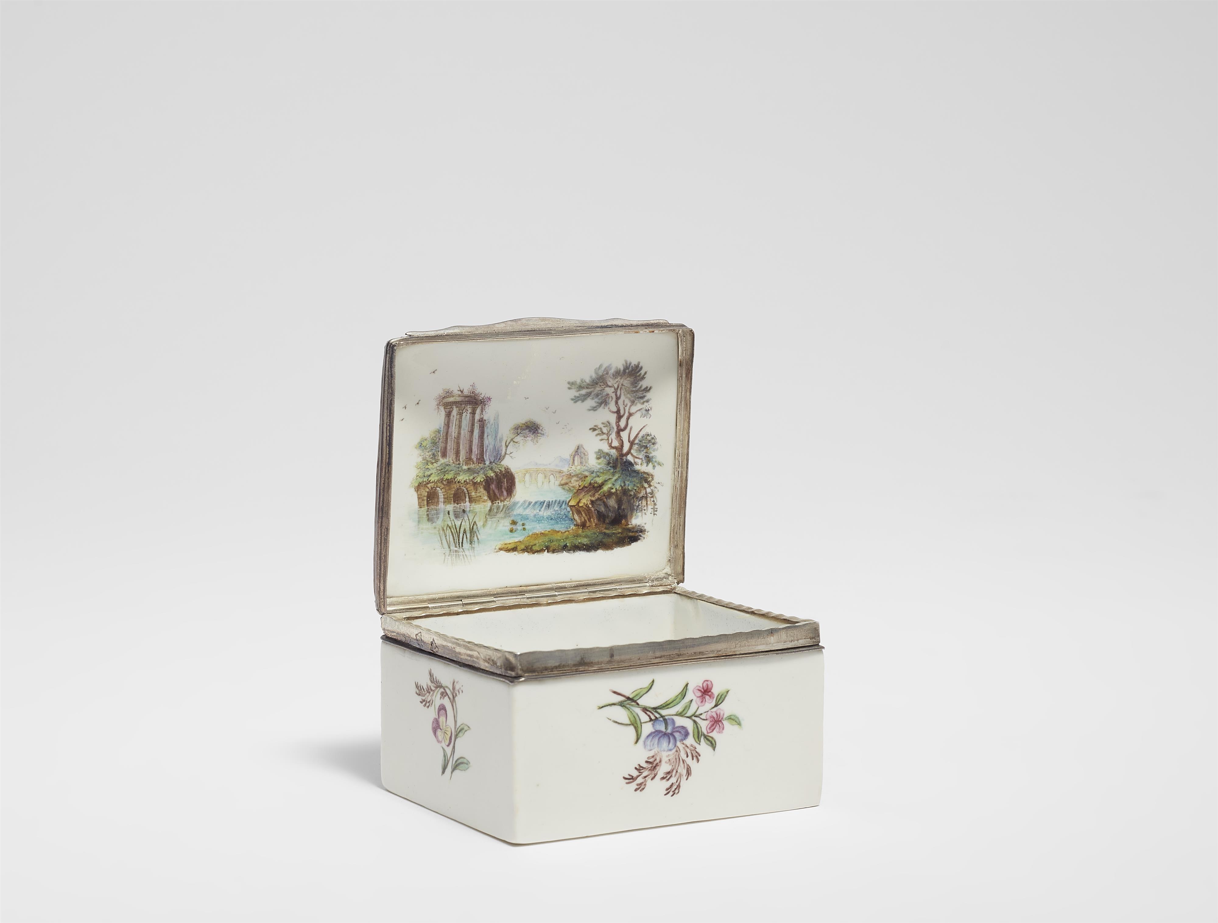 A porcelain snuff box with landscapes and garlands - image-3