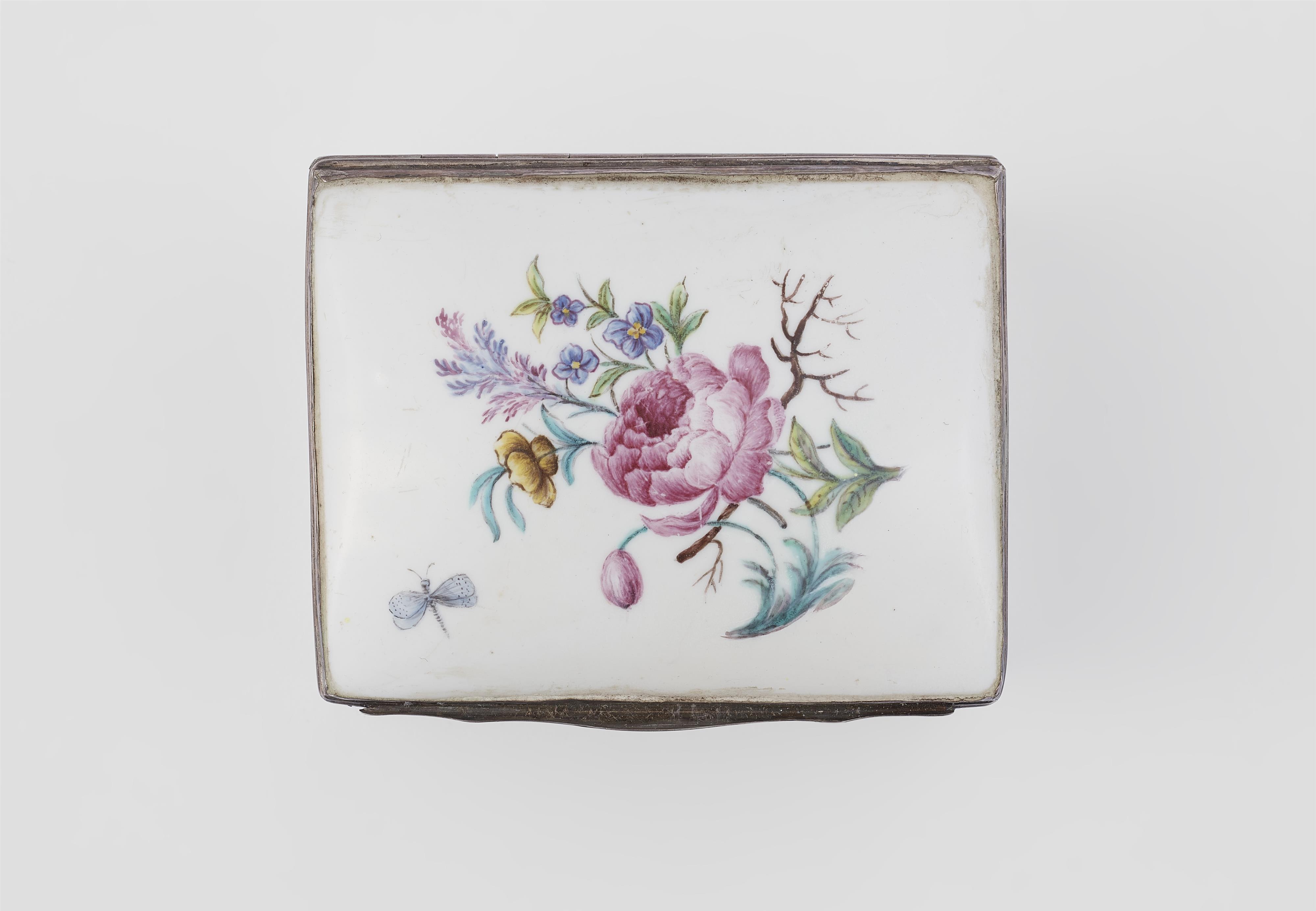 A porcelain snuff box with landscapes and garlands - image-1