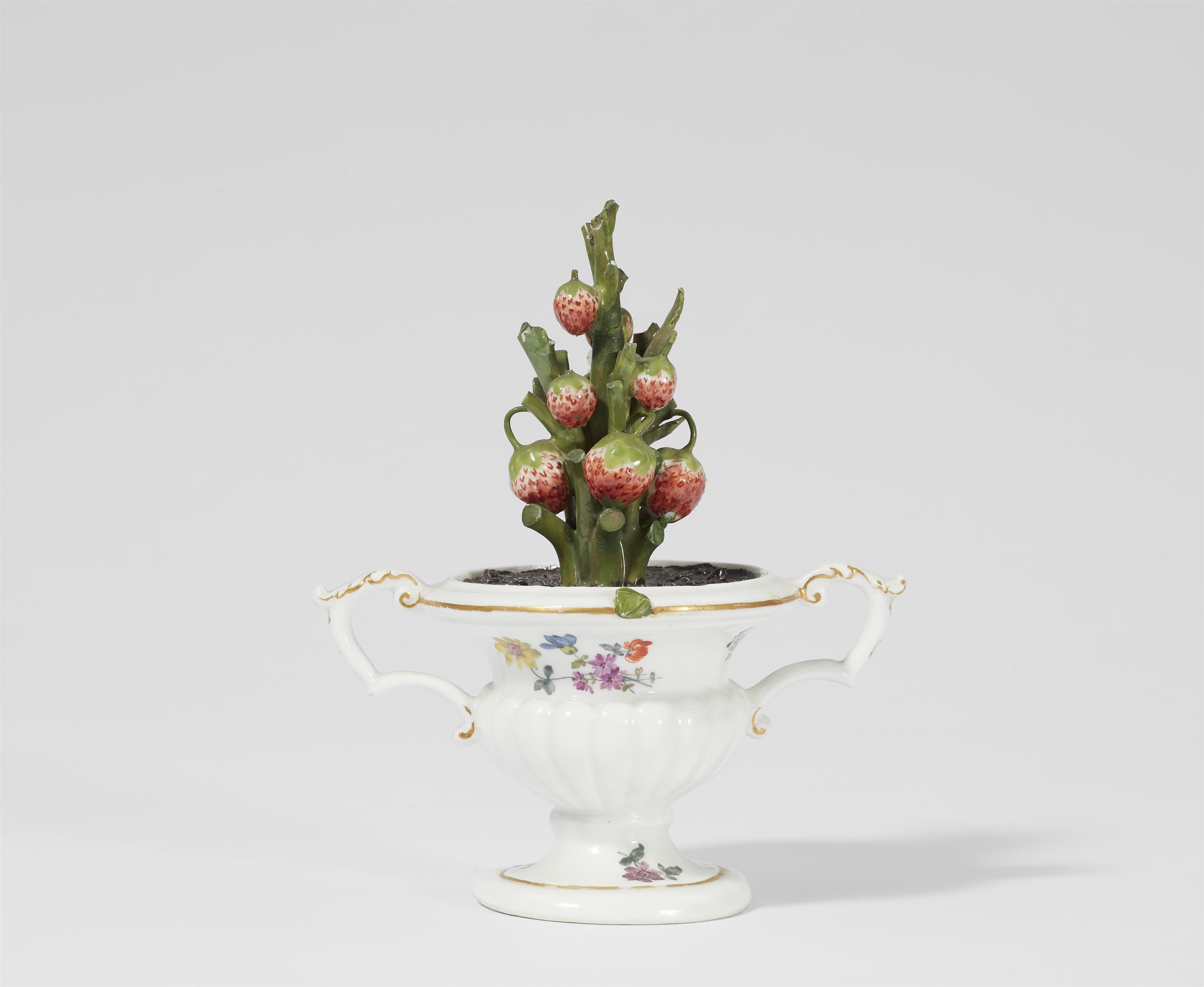 A Meissen porcelain vase with a strawberry bush motif - image-1