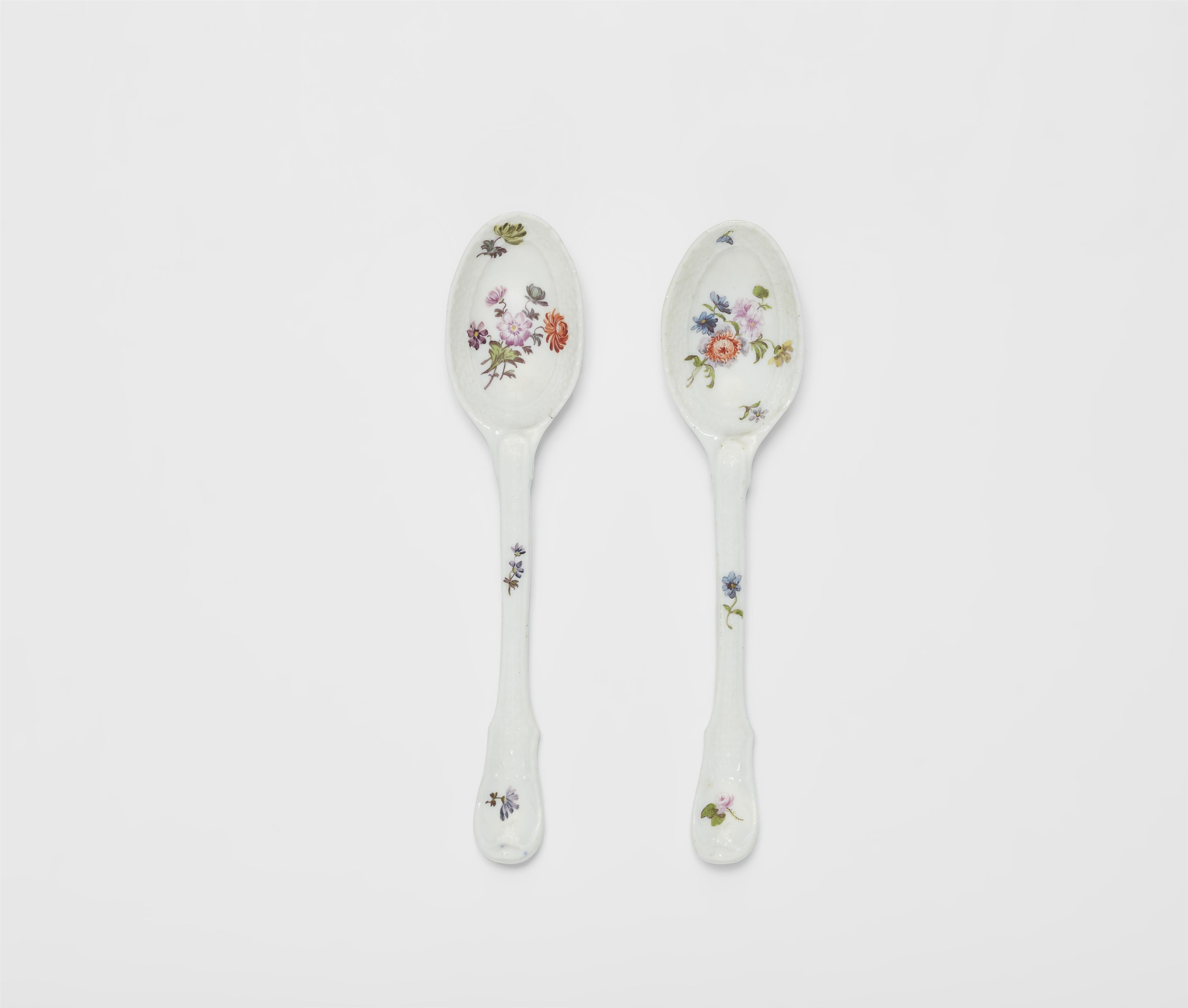 A pair of Meissen porcelain coffee spoons with "German flower" decor - image-1