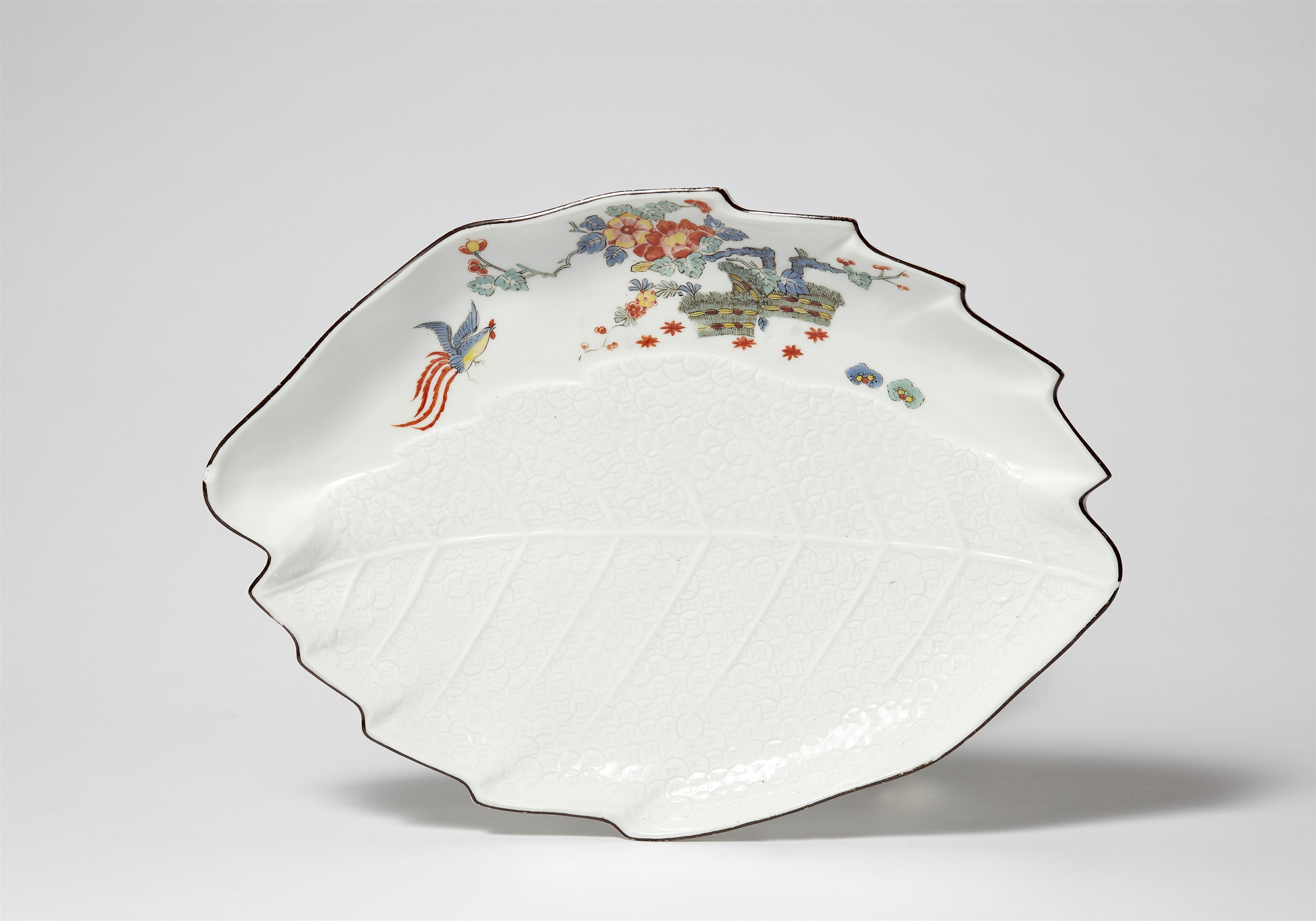 A Meissen porcelain sweetmeats dish with Chinoiserie decor - image-1
