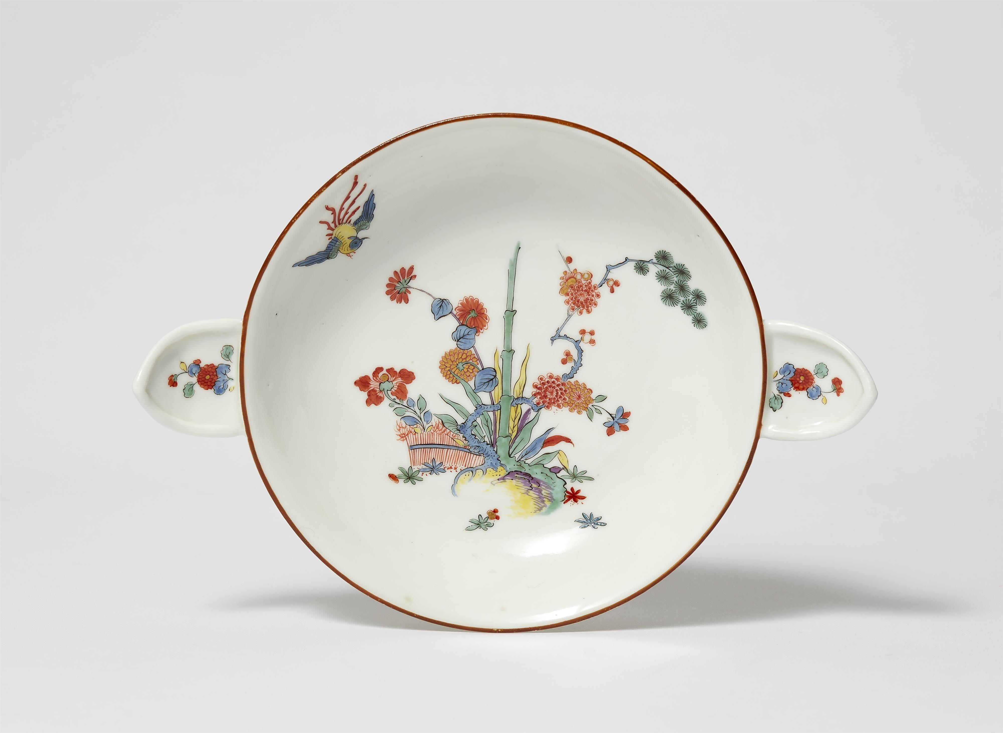 A Meissen porcelain saucer with Hôô bird, chrysanthemum and peony flower decor - image-1