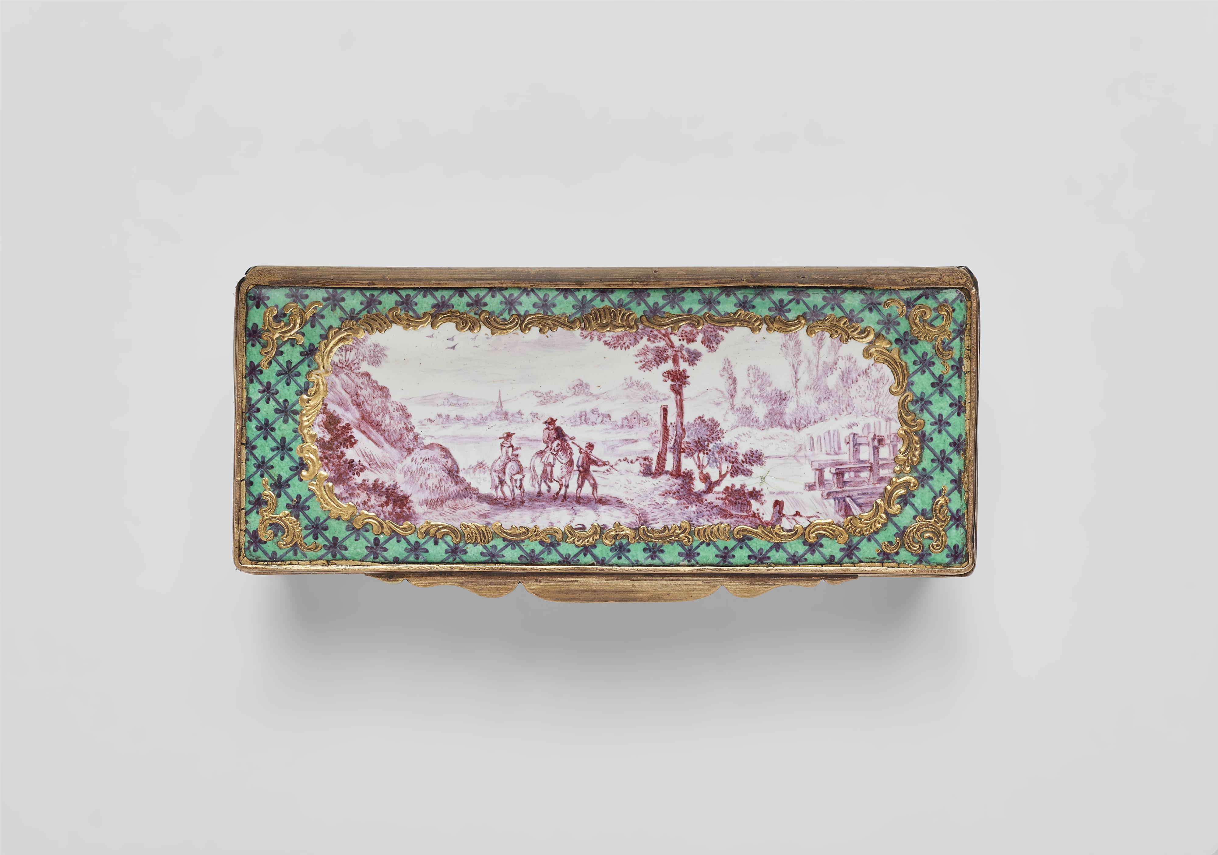 An English enamel snuff box - image-1