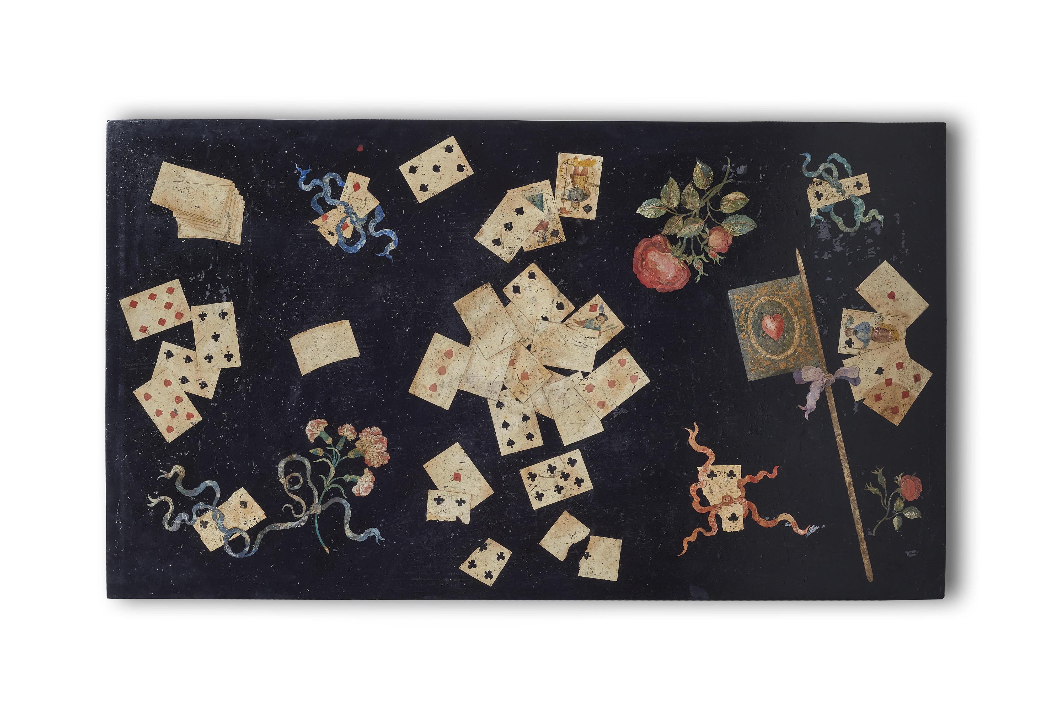 Tischplatte mit Kartenspiel, Rosen und Nelken - image-1