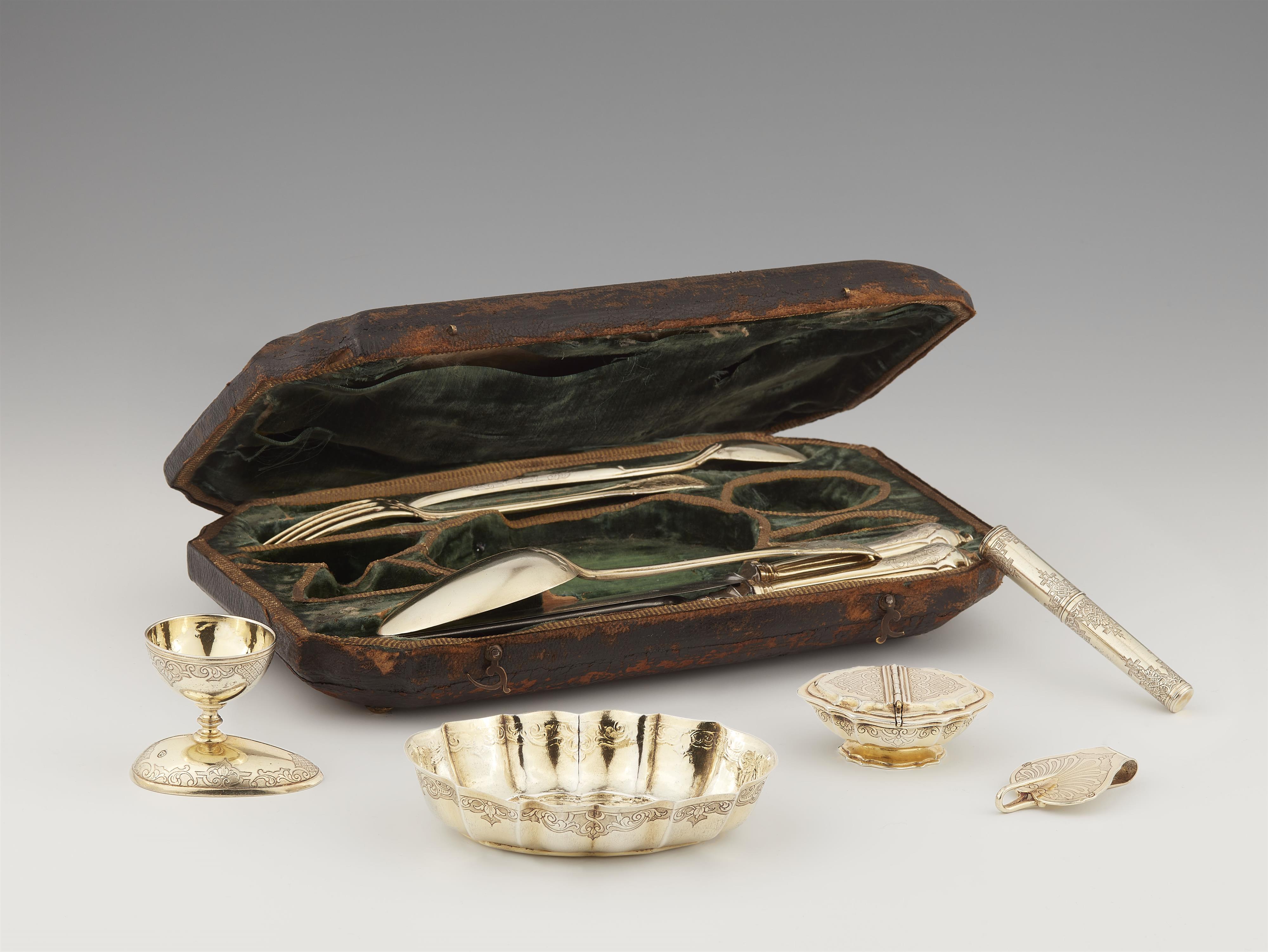 An Augsburg Régence silver gilt travel cutlery set - image-2