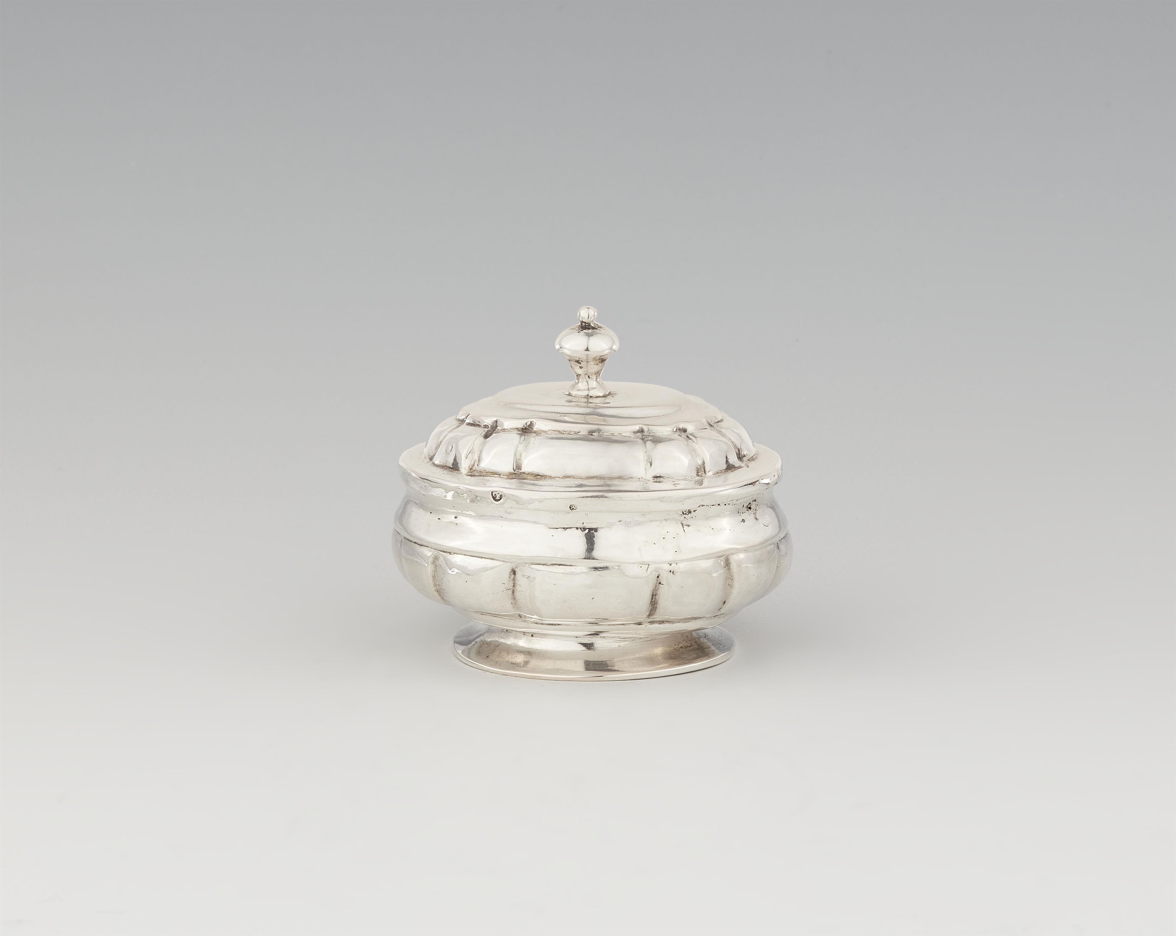 A miniature Naumburg silver box - image-1