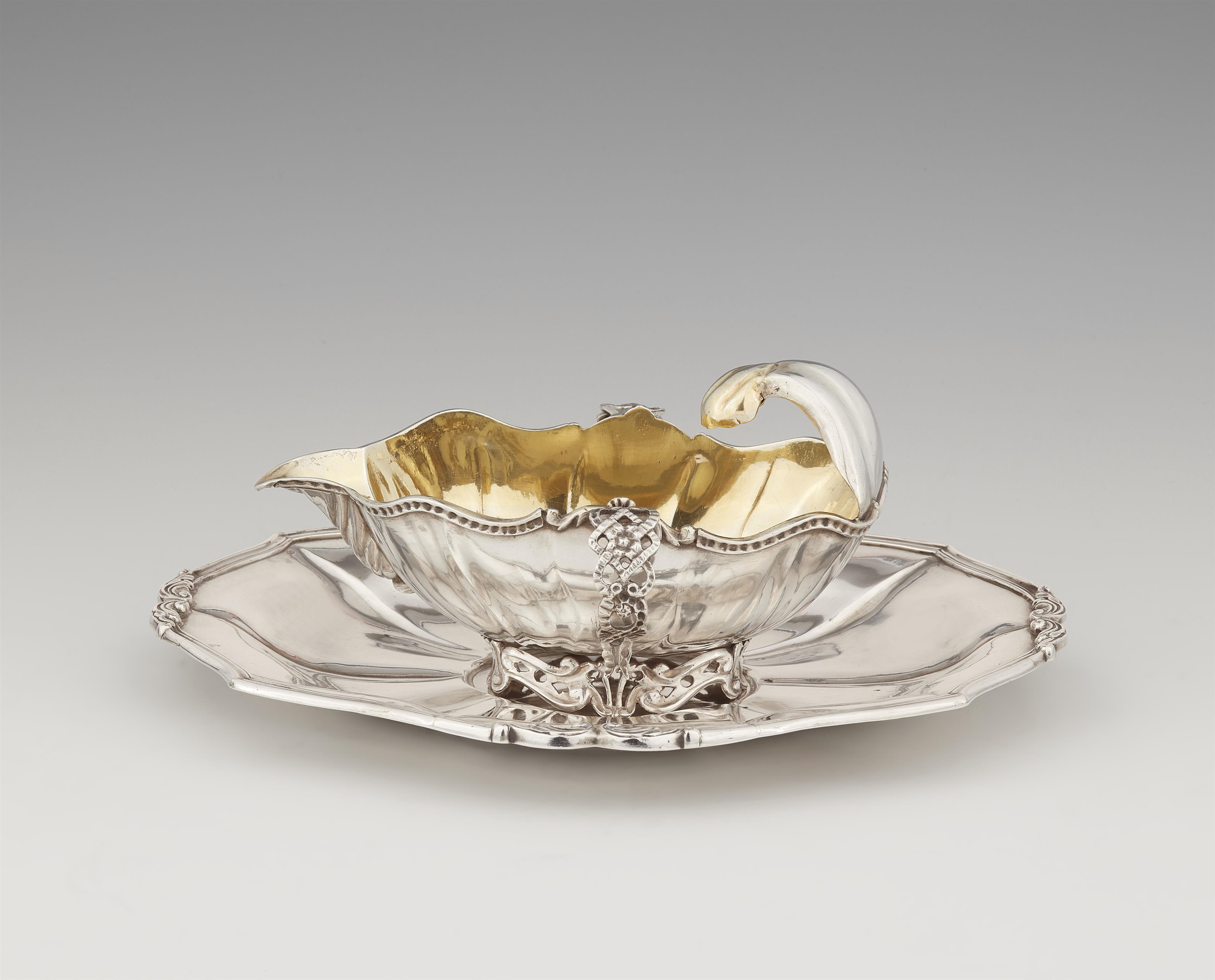 A rare Maastricht silver gravy boat and stand - image-1