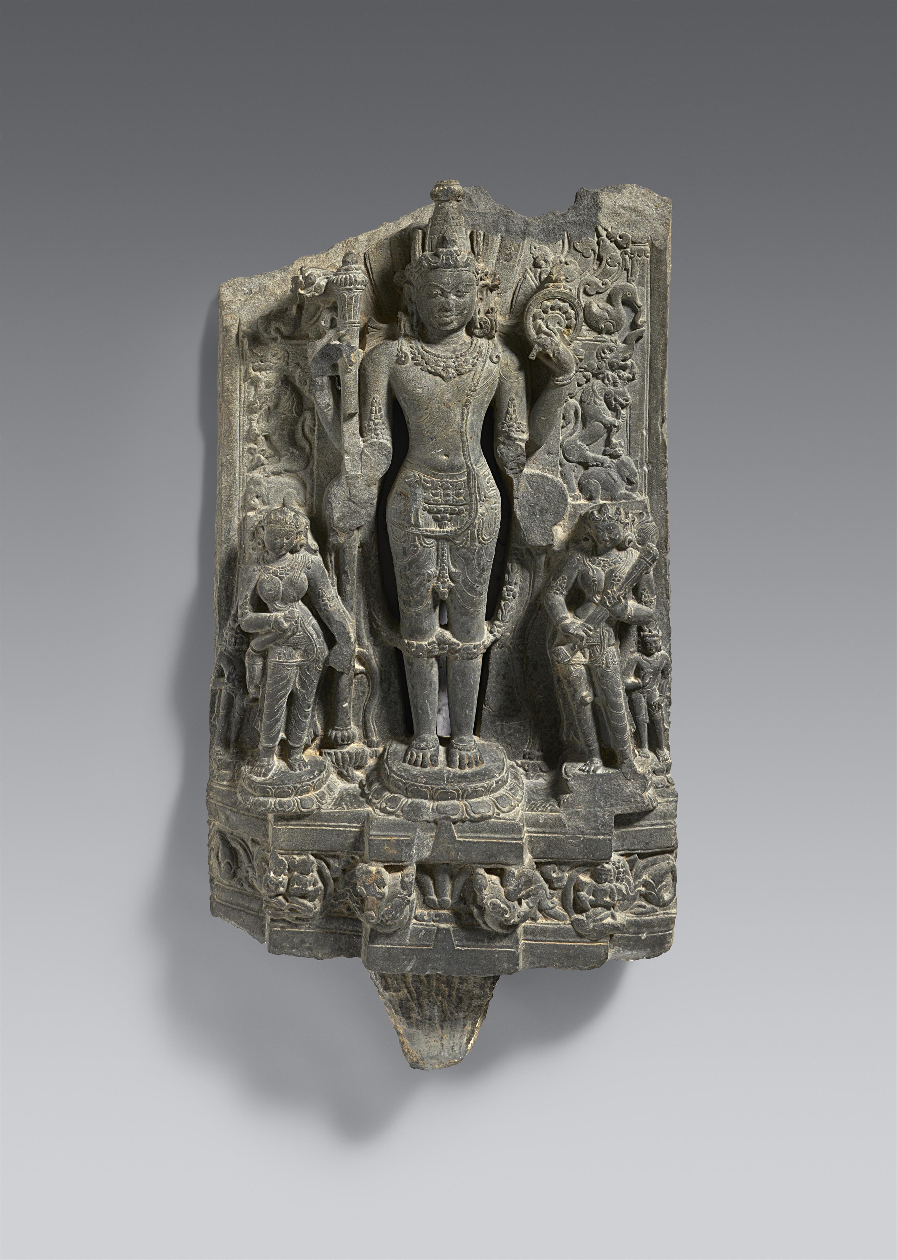 A Pala grey stone stele of Vishnu. Northeastern India, Bihar. Pala period, 11th/12th century - image-1