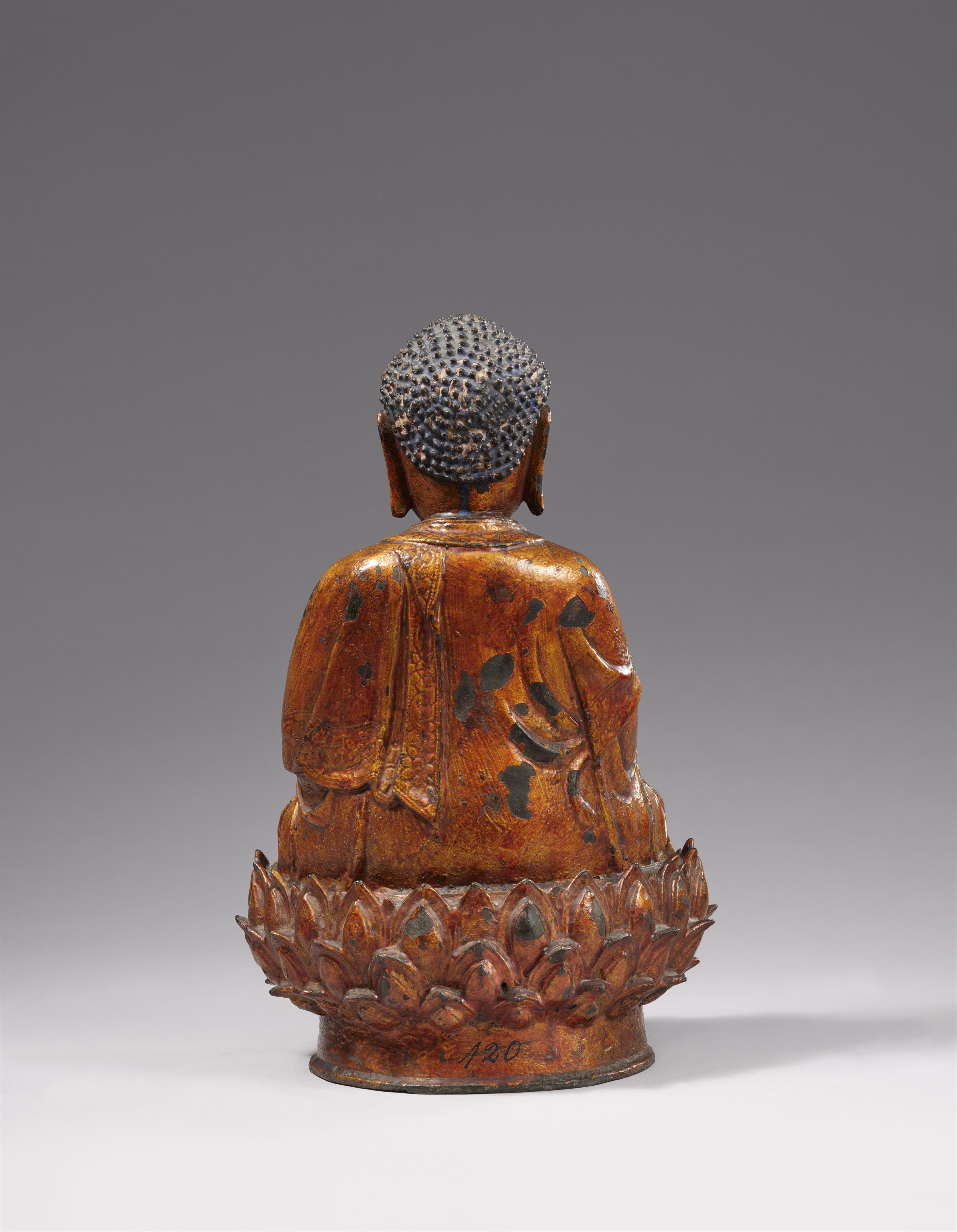 A lacquered bronze figure of the Medicine Buddha Baishajyaguru. Ming dynasty, 16th/17th century - image-3