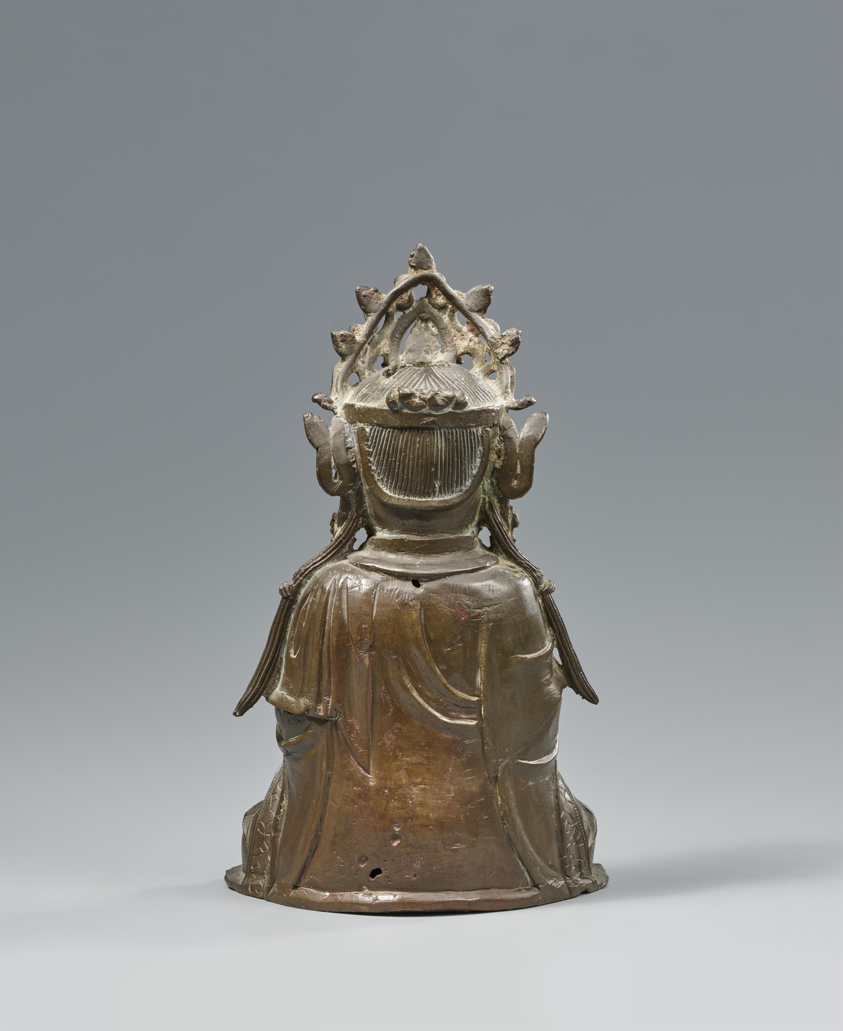 A bronze figure of Guanyin. 17th/18th century - image-2