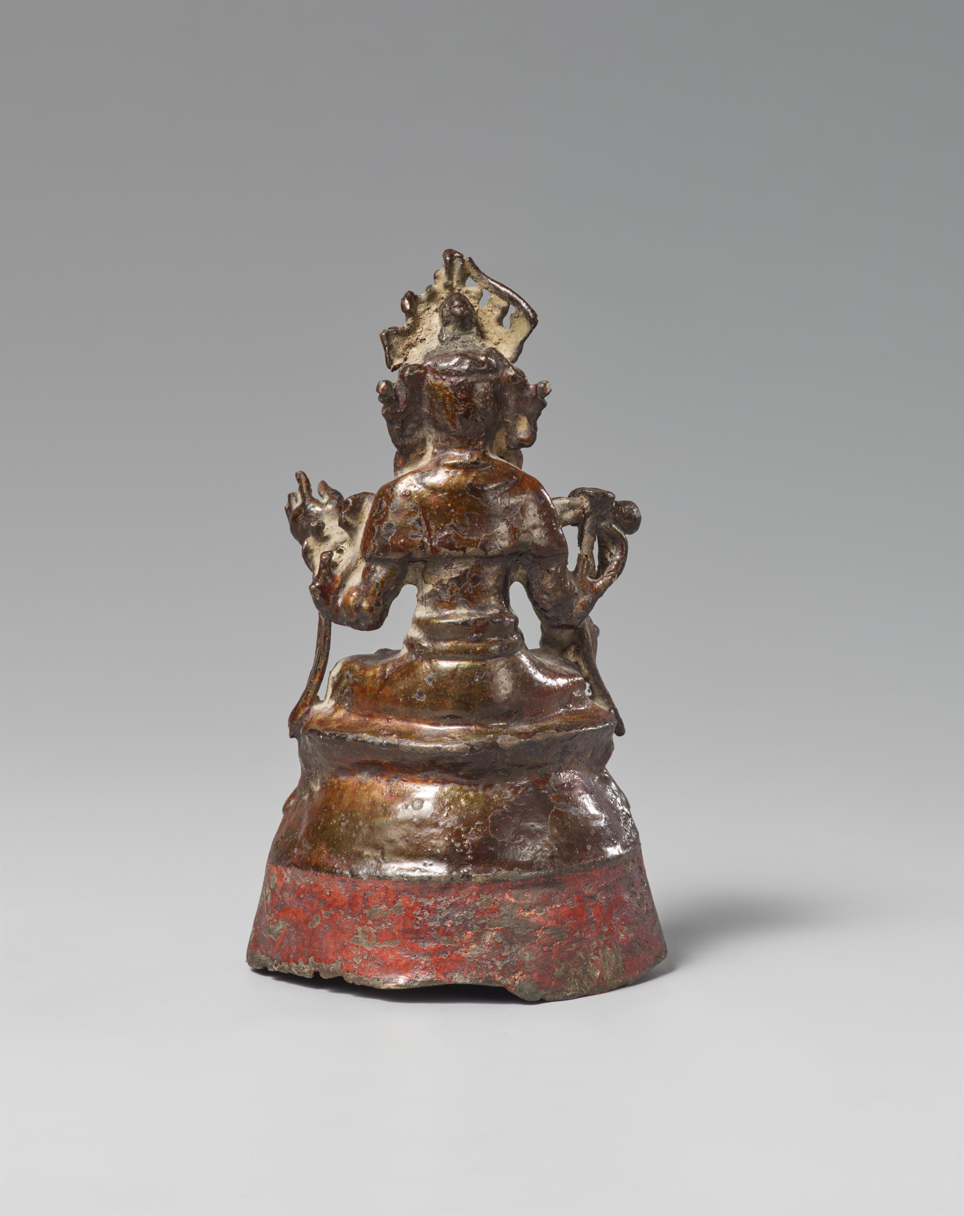 A lacquered bronze figure of Guanyin. Ming dynasty, 16th/17th century - image-2