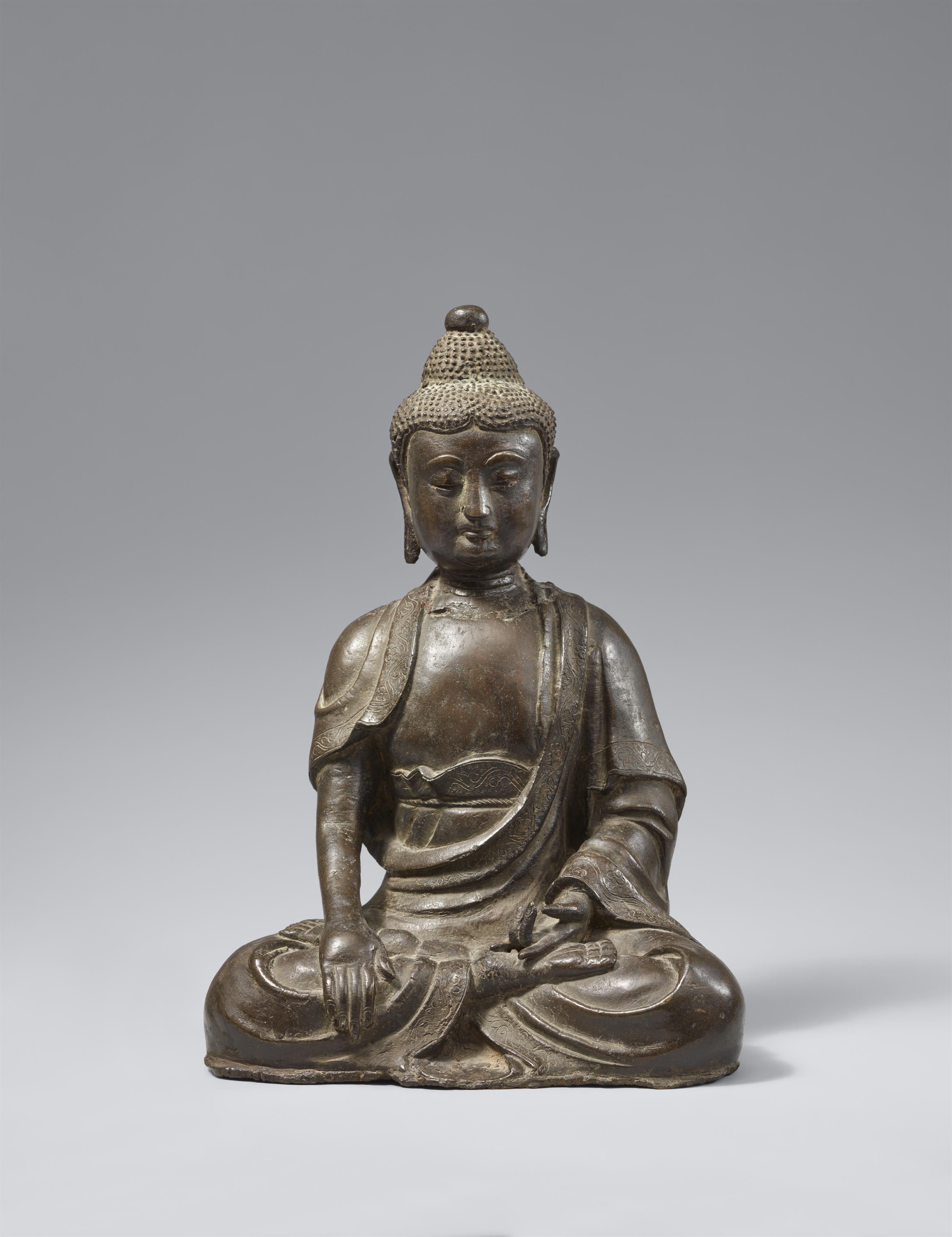 A heavily cast bronze figure of Buddha Shakyamuni. Ming dynasty, 17th century - image-1