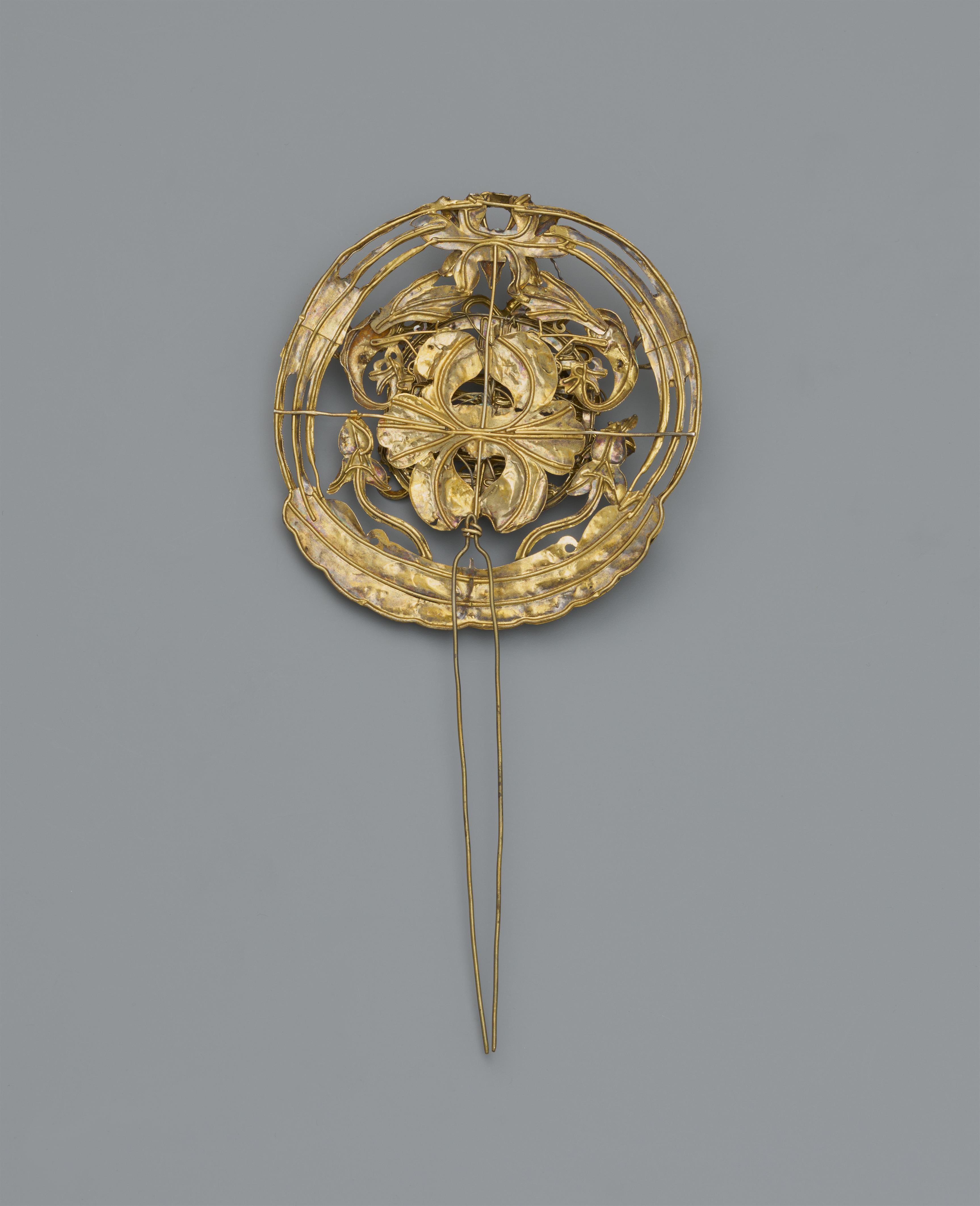 A large gilt silver hair pin. Qing dynasty - image-2