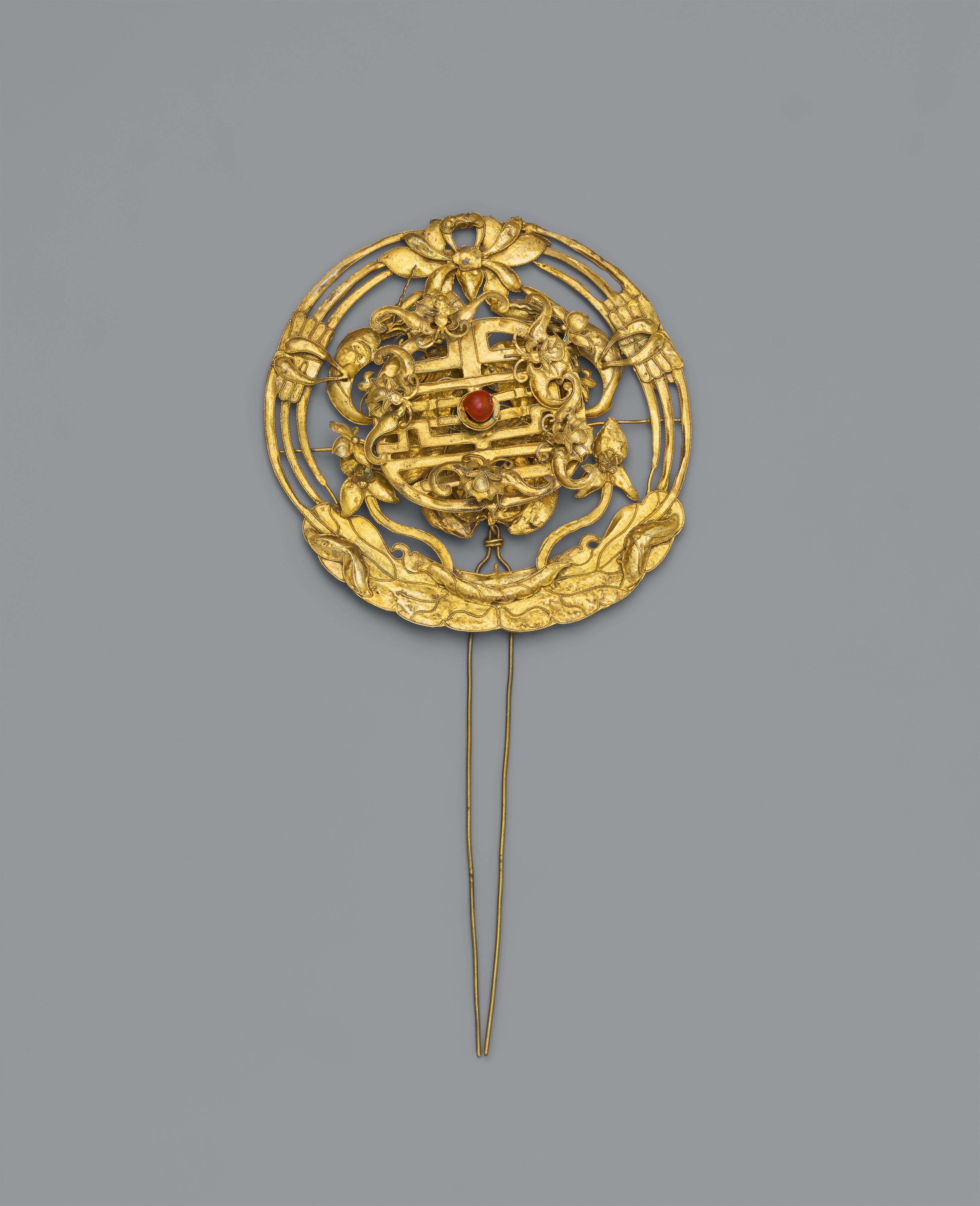 A large gilt silver hair pin. Qing dynasty - image-1