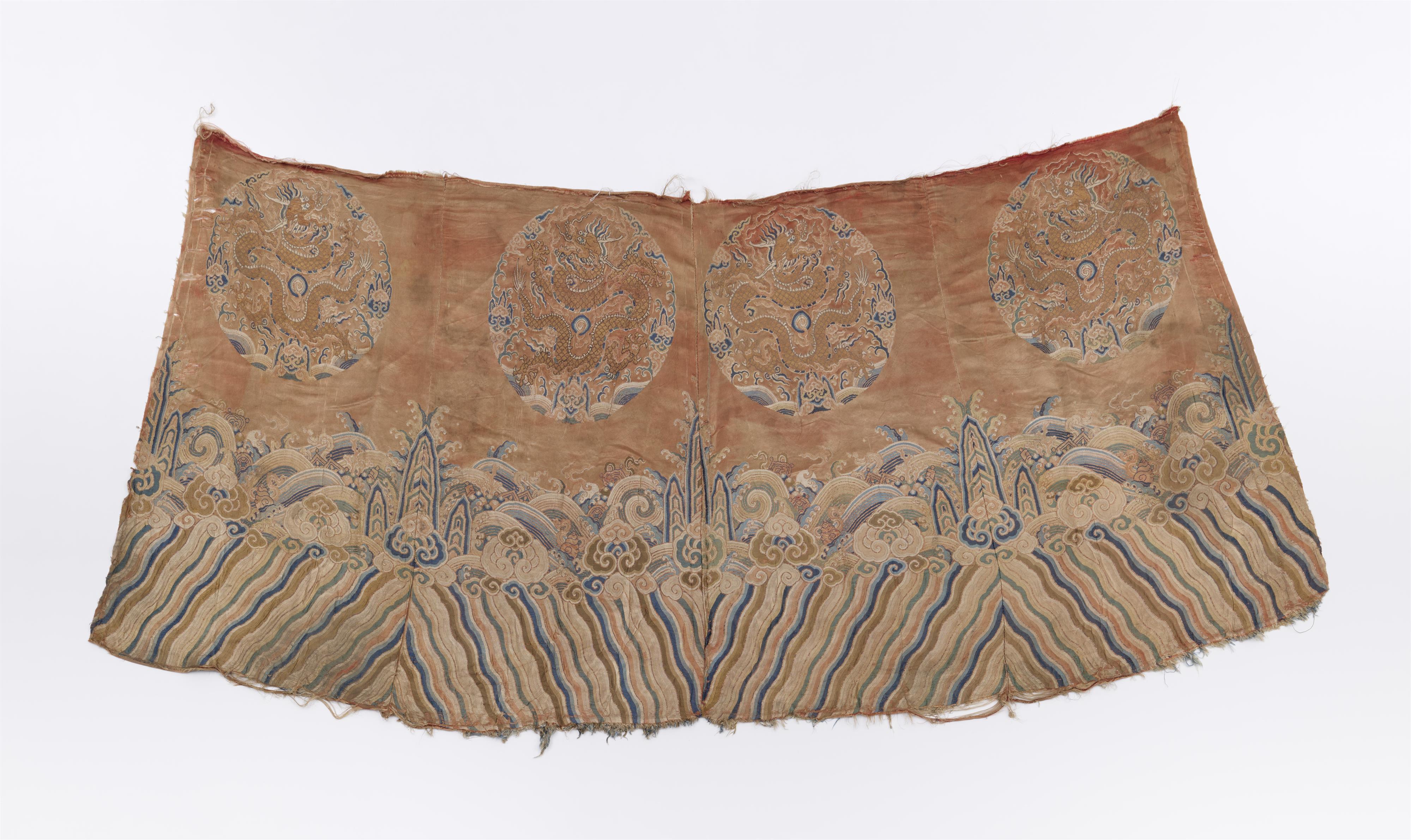 A silk satin fragment of a nine dragon robe. 18th/19th century - image-1
