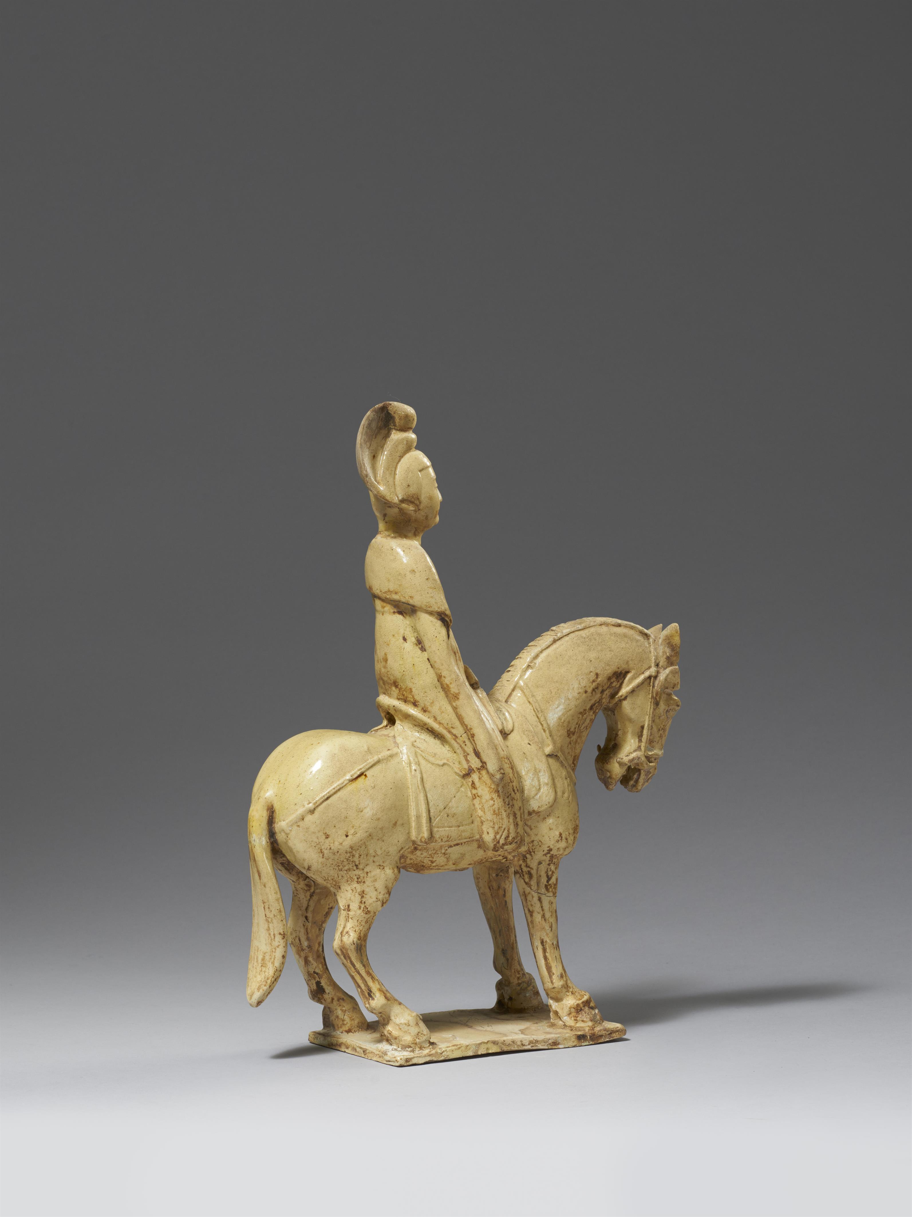 A straw-glazed pottery horse and female rider. Sui dynasty (581-618) - image-3