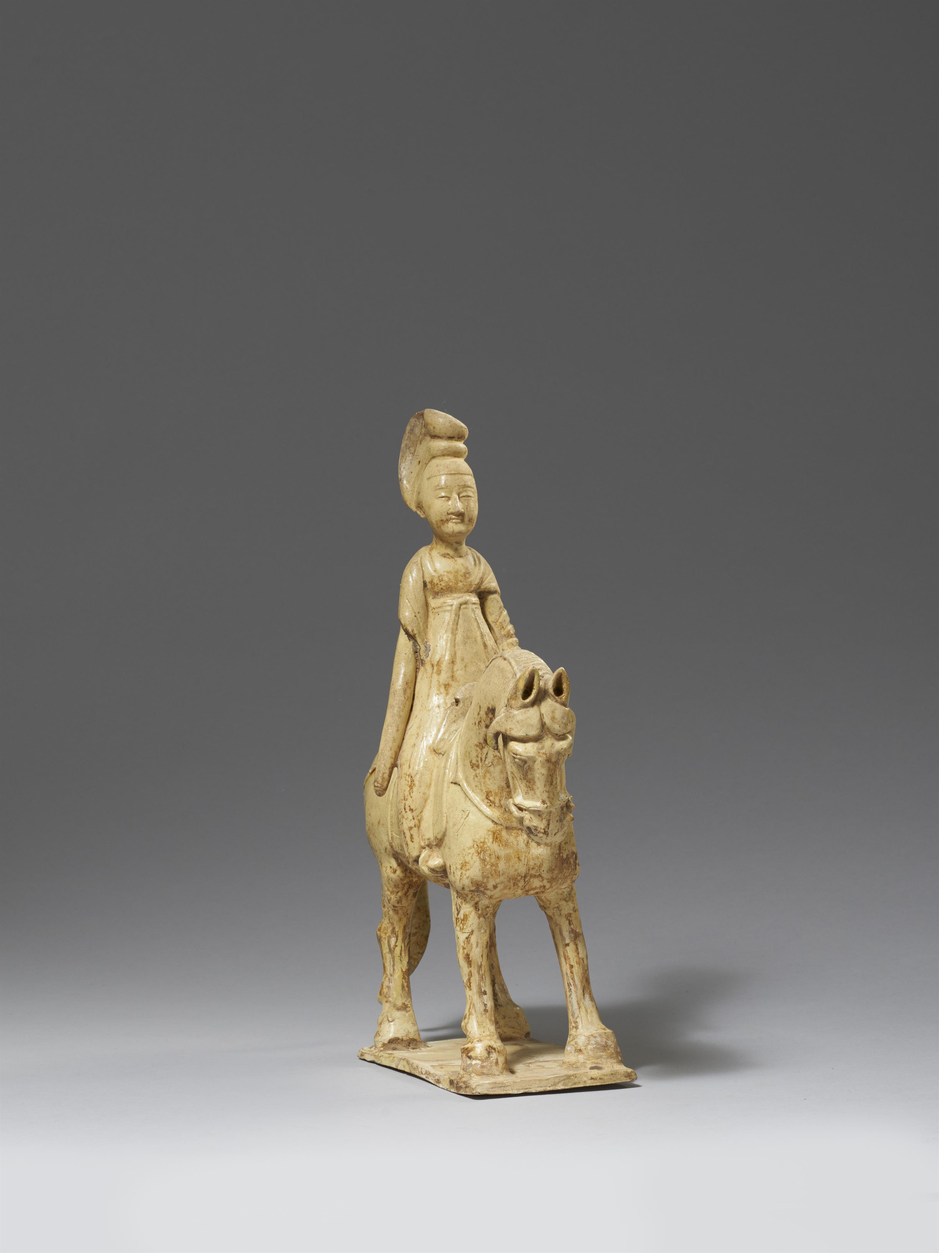 A straw-glazed pottery horse and female rider. Sui dynasty (581-618) - image-4