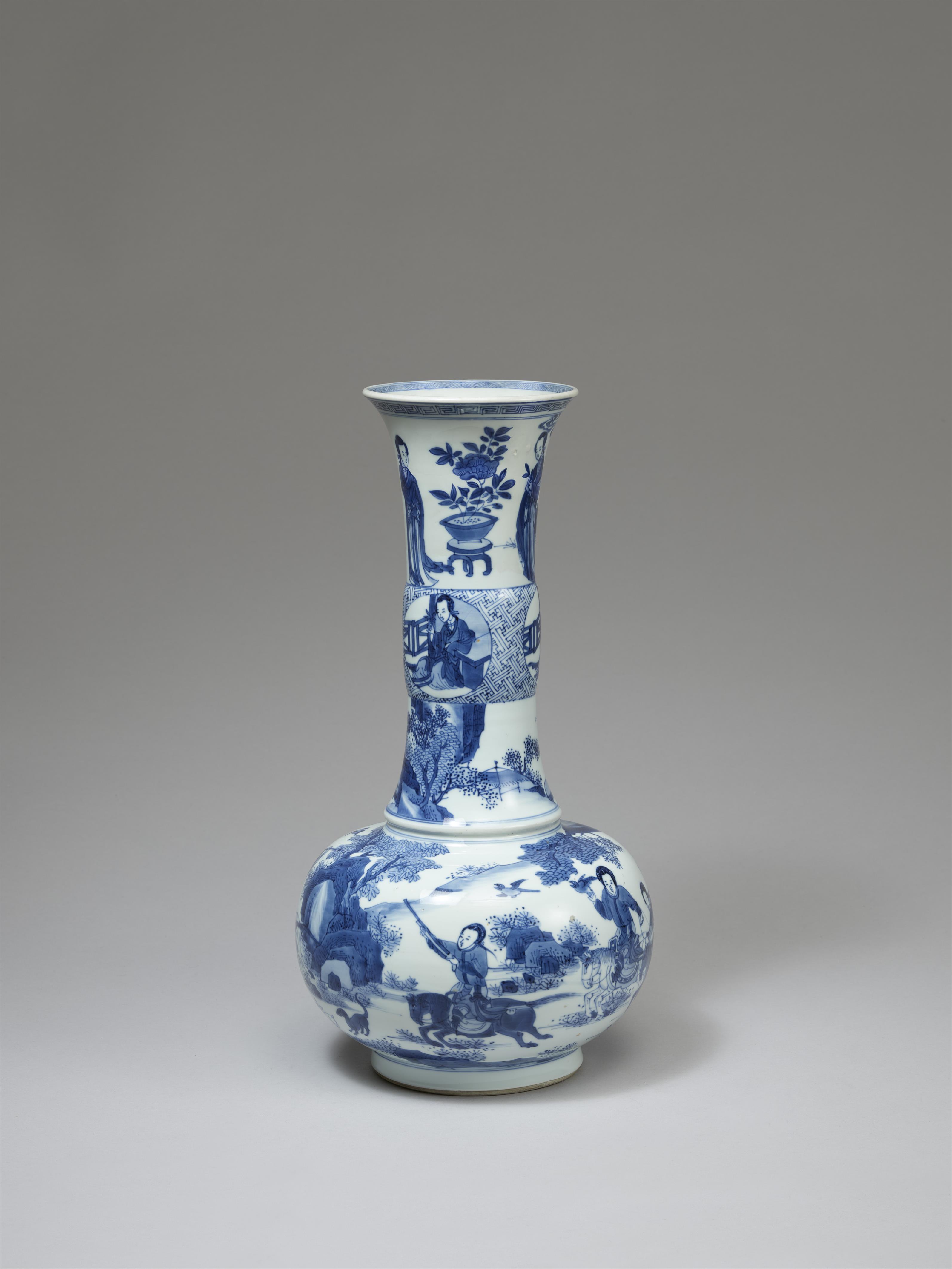Große blau-weiße Flaschenvase. Kangxi-Periode (1661–1722) - image-4