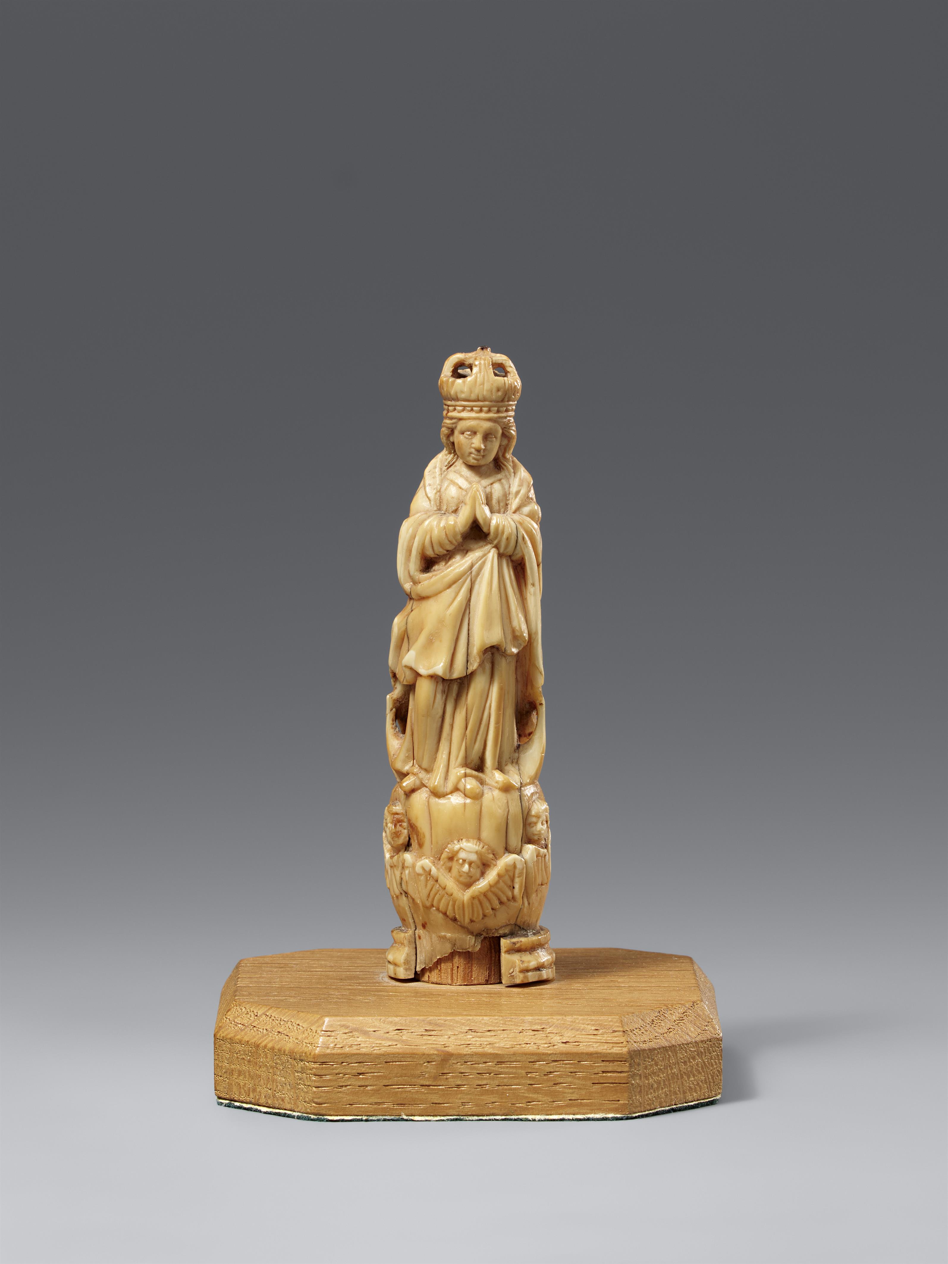 An Indo-Portuguese walrus tusk figure of the Virgin of the Immaculate Conception. India, Goa. Late 17th/early 18th century - image-1