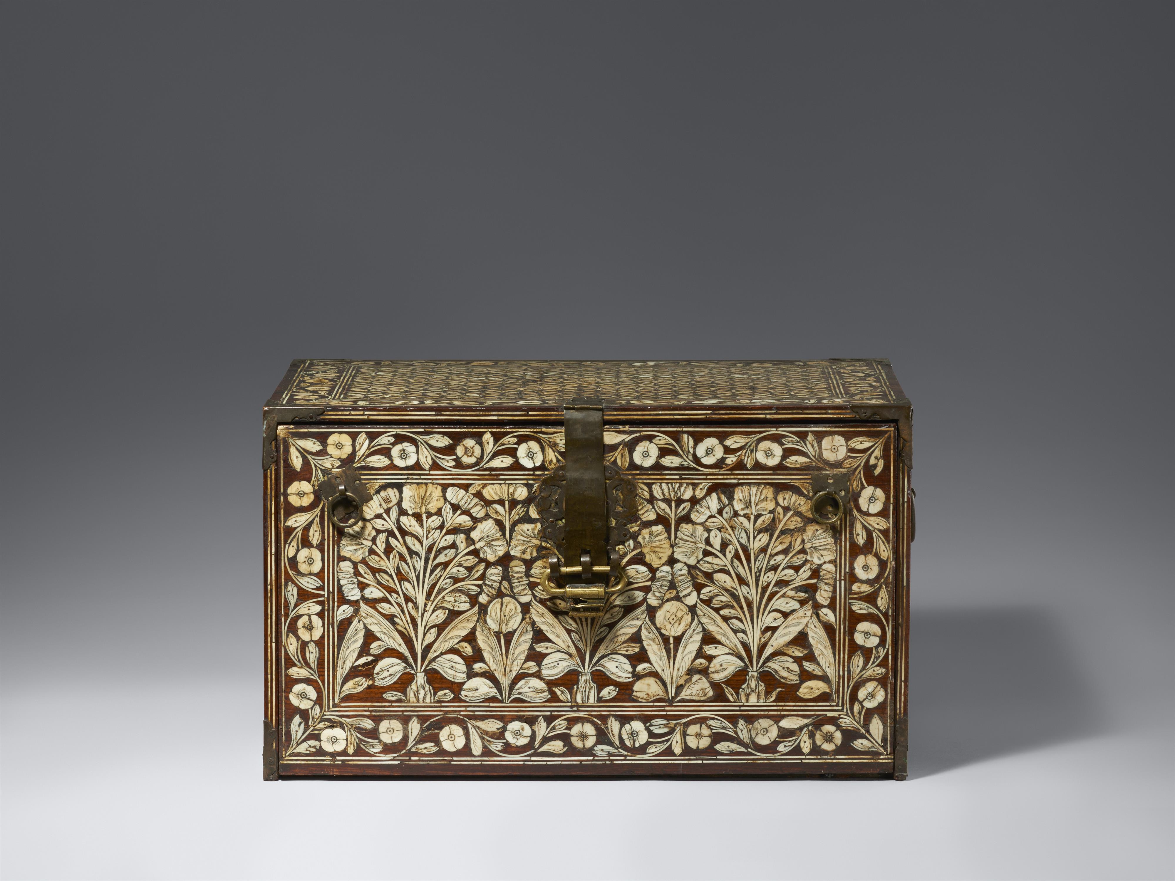A Mughal ivory-inlaid wooden chest. Northwest-India/Pakistan, Gujarat or Sindh. 17th century - image-2