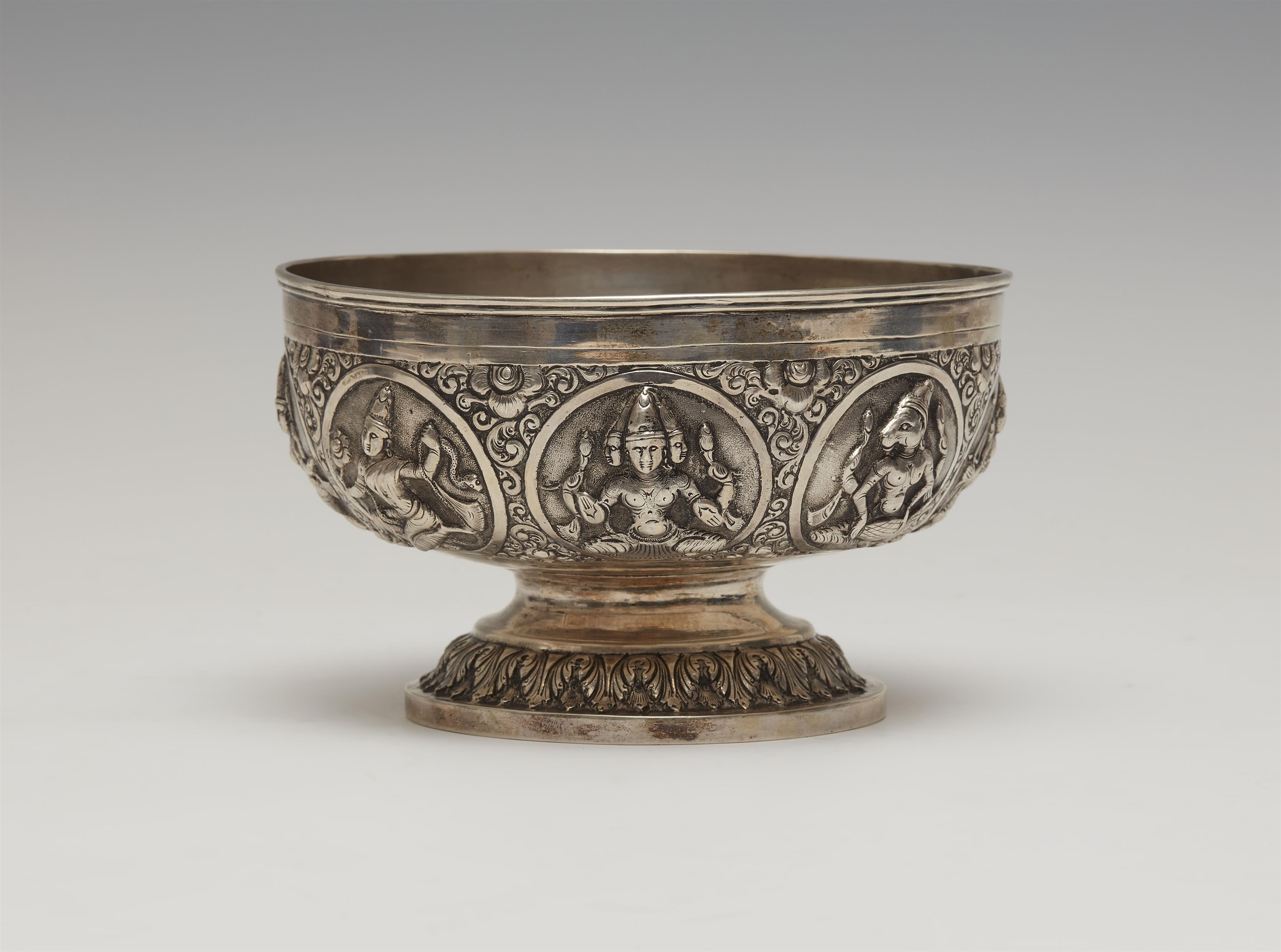 A Lucknow or Madras silver swami pattern silver pedestal rose bowl. India. Late 19th century - image-1