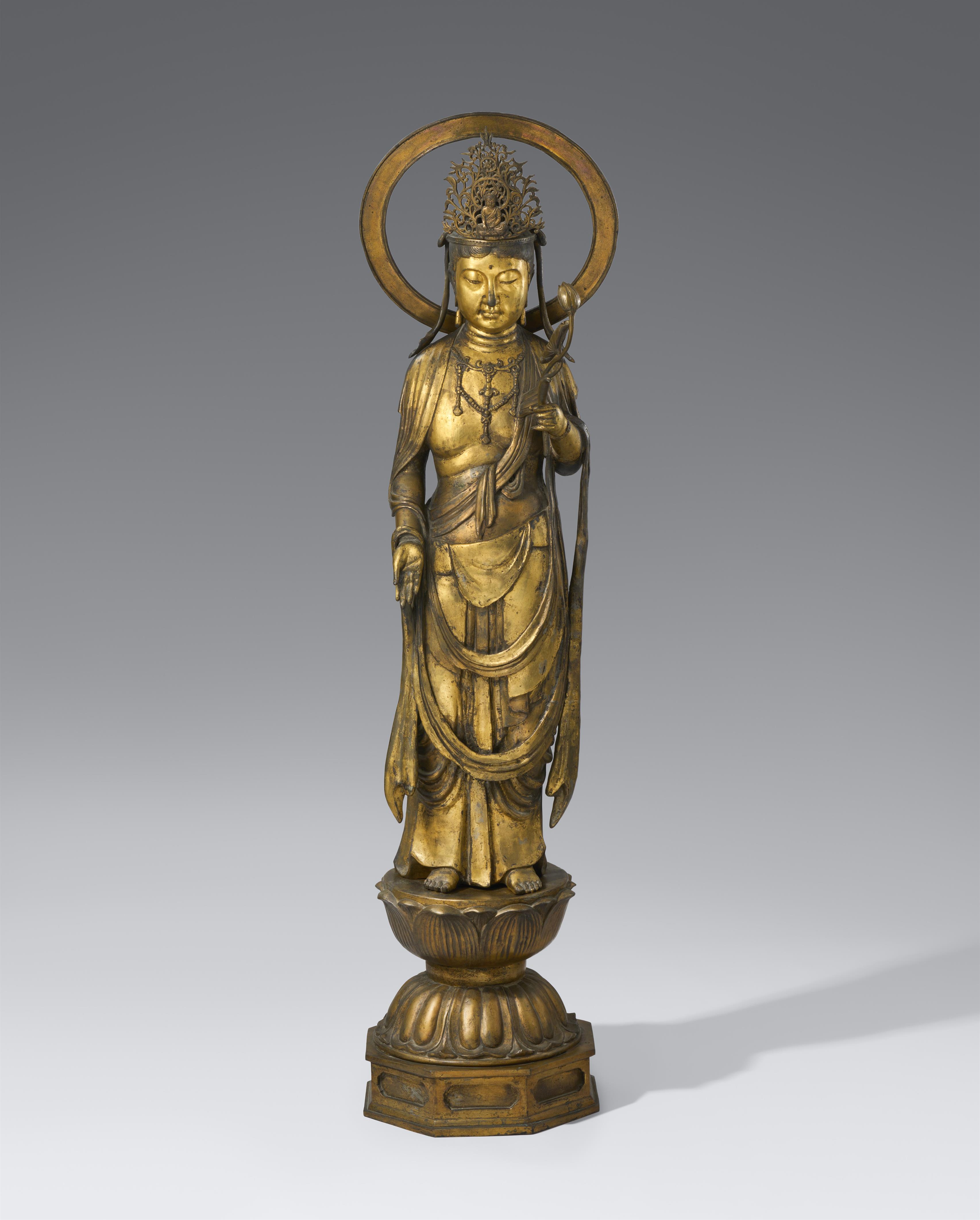 Sehr große Figur des Kannon Bosatsu. Bronze. Meiji-Zeit - image-1