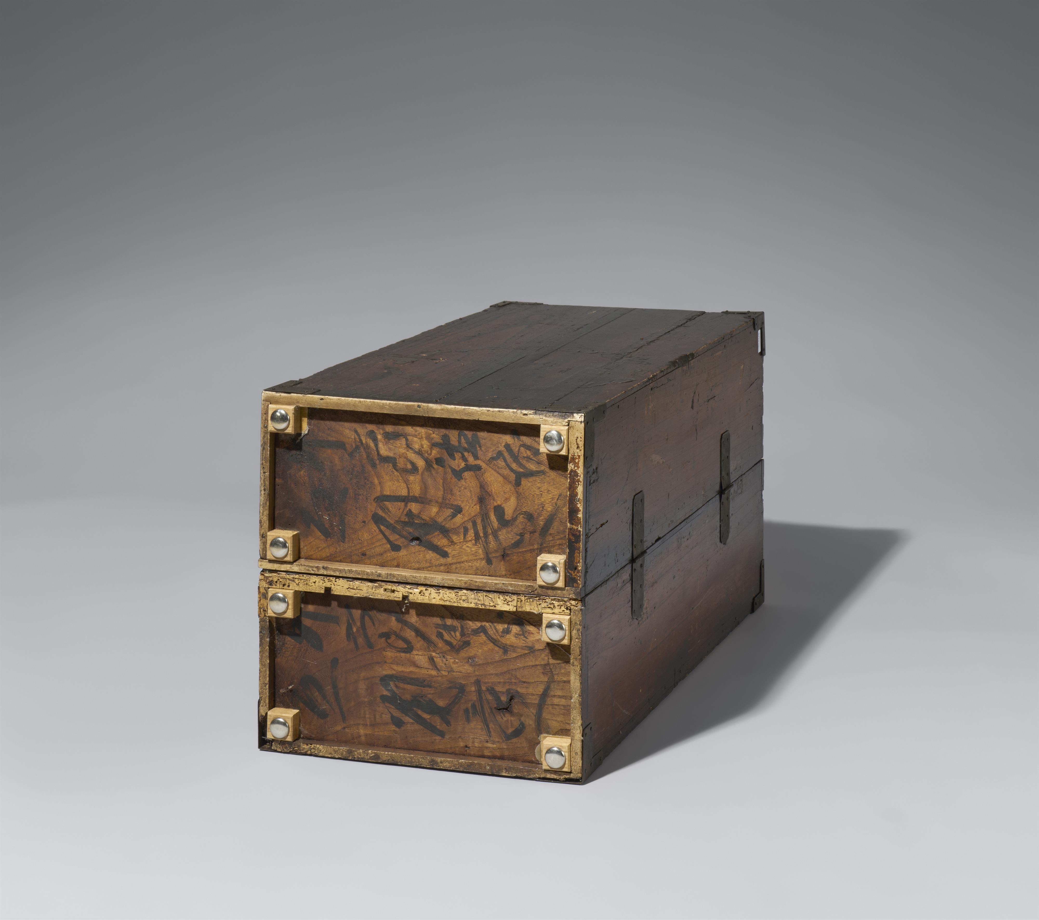 A kiri wood medicine chest (kusuri tansu). 19th century - image-4