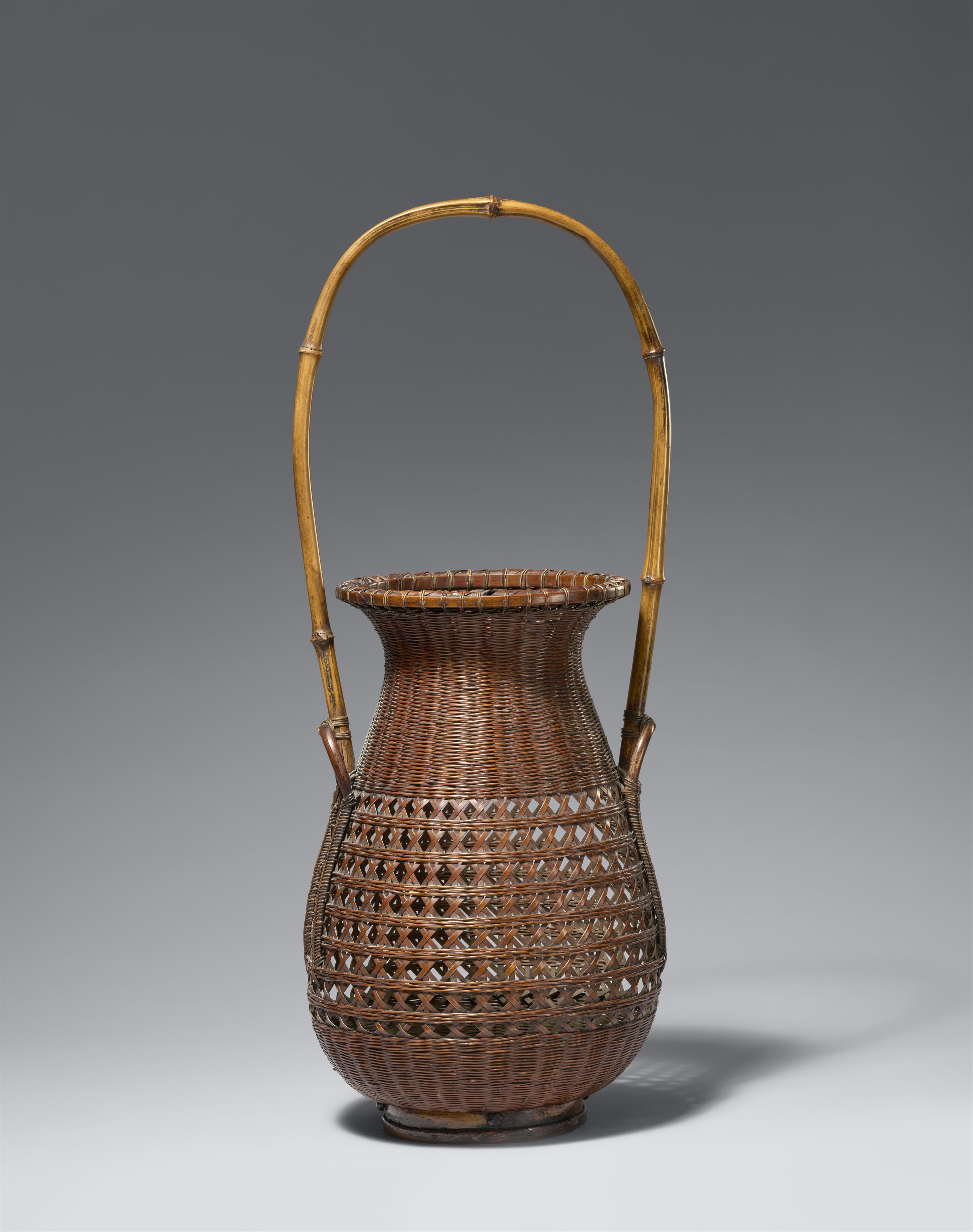 A large bamboo ikebana basket. First half 20th century - image-1