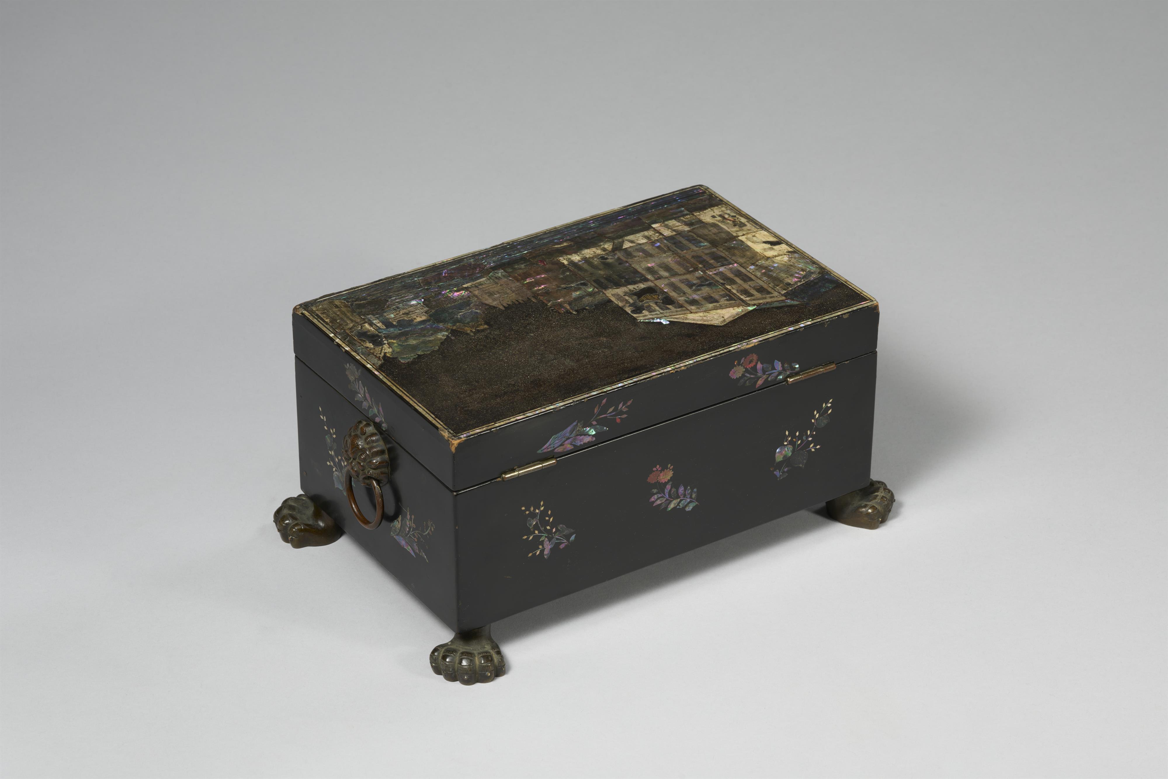 A Nagasaki black lacquer and aogai inlaid lidded box. Around 1830 - image-2