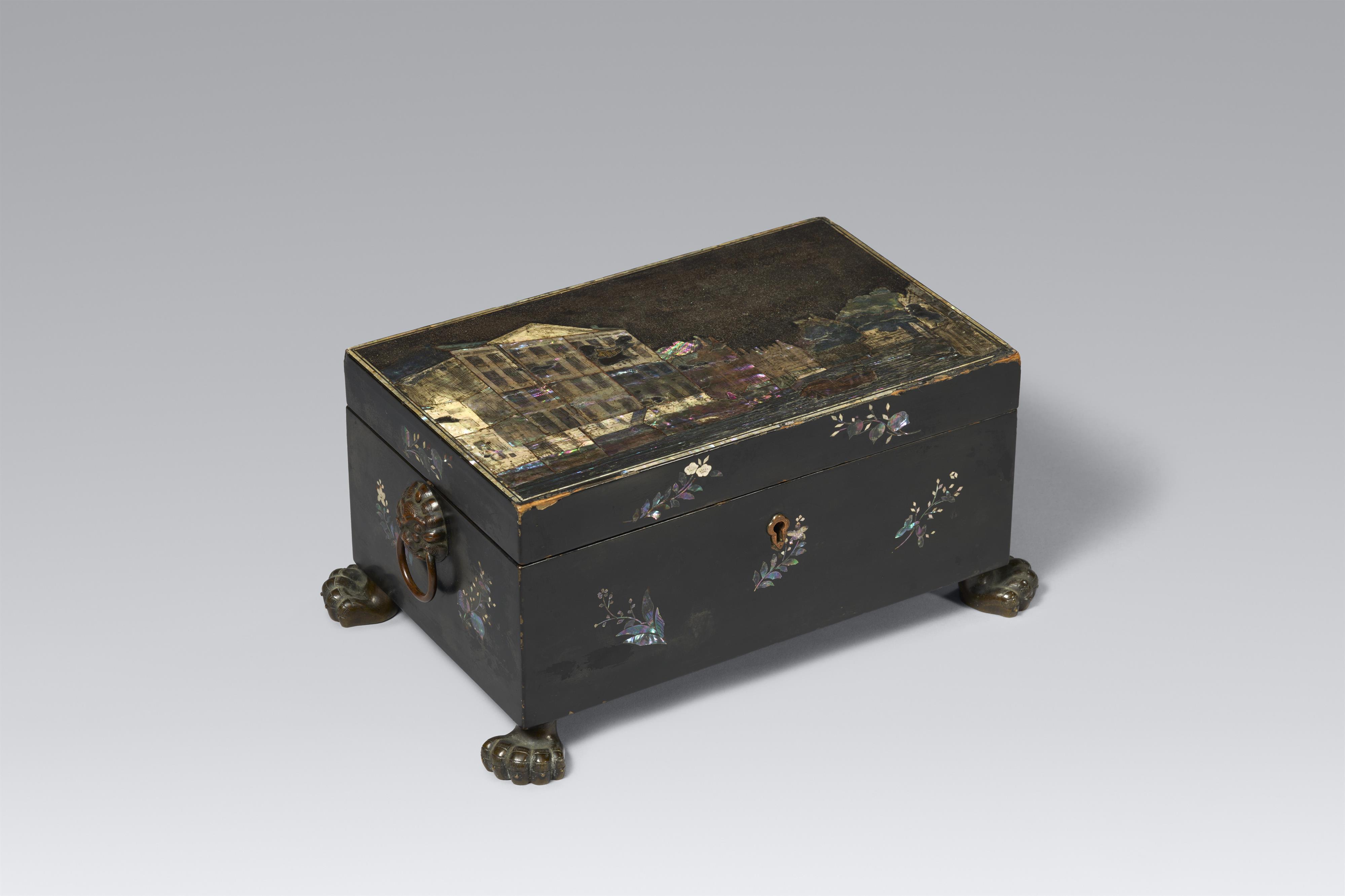 A Nagasaki black lacquer and aogai inlaid lidded box. Around 1830 - image-1